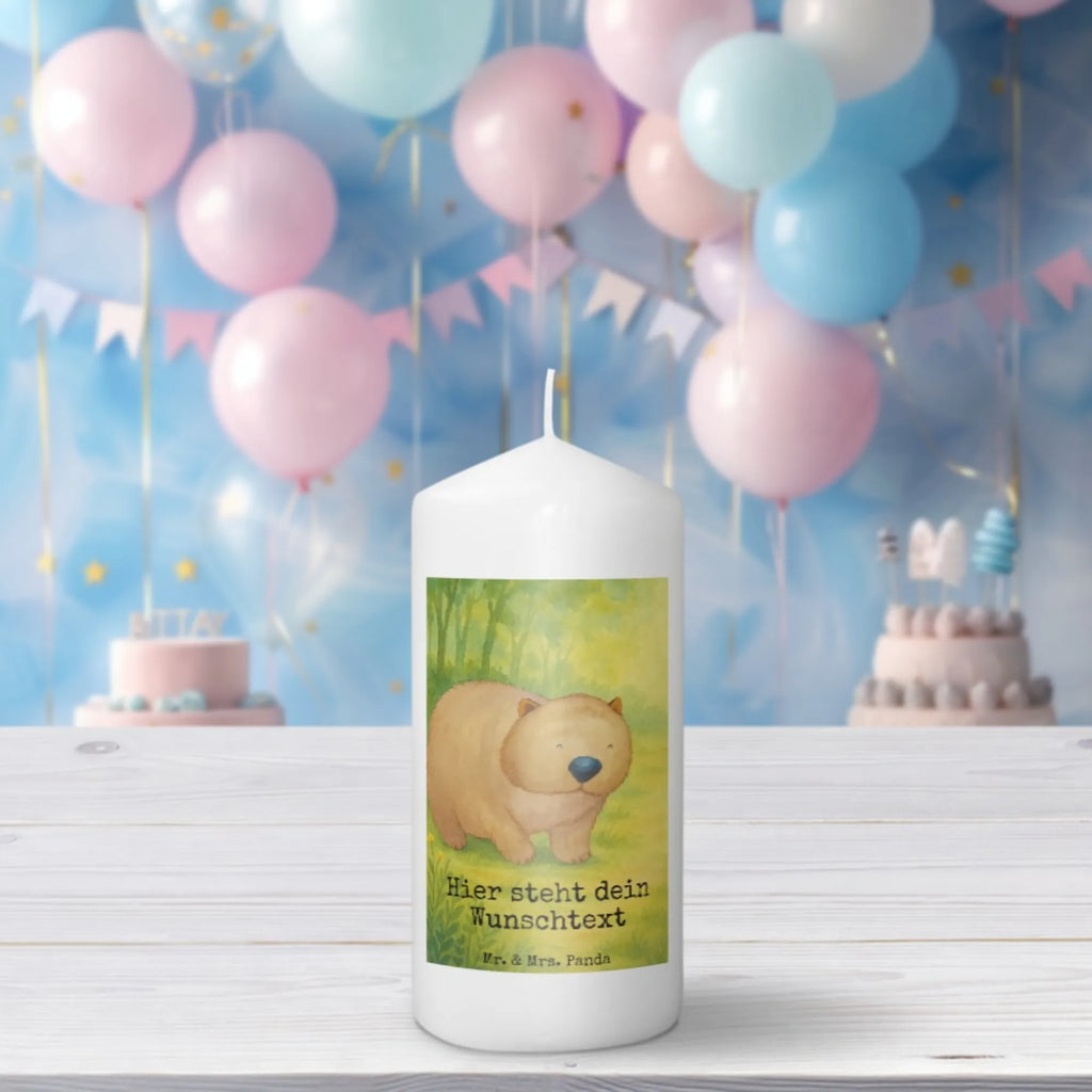 Personalisierte Kerze Wombat Design Handgegossene Kerze Mit Namen, Votivkerze Mit Wunschname, Handgemachte Kerze Mit Wunschname, Sojawachskerze Mit Namensdruck, Kerzen-Set Mit Namensgravur, Holz-Kerze Mit Namen, Teelicht Mit Namensdruck, Kerze Mit Prägung Und Wunschname, Laternenkerze Mit Namensdruck, Metall-Kerze Mit Namensgravur, Stearinkerze Mit Gravur, Taufekerze Mit Namensgravur, Osterkerze Mit Namen, Gartenkerze Mit Namen, Stabkerze Mit Gravur, Kerze Für Hochzeit Mit Namensgravur, Fair-Trade-Kerze Mit Namensgravur, Grabkerze Mit Namensgravur, LED-Kerze Mit Wunschname, Kerze Für Geburtstag Mit Wunschname, Kerze Mit Namen, Gastgeschenk Kerze Mit Namen, Streukerze Mit Namensdruck, Bio-Kerze Mit Wunschname, Andachtskerze Mit Namensgravur, Schwimmkerze Mit Namen, Personalisierte Kerze, Gedenkkerze Mit Namen, Bienenwachskerze Mit Wunschname, Blockkerze Mit Namensdruck, Stumpenkerze Mit Namensgravur, Outdoor-Kerze Mit Namensgravur, Trauerkerze Mit Namen, Firmungskerze Mit Wunschname, Kerze Mit Spruch Und Namen, Duftkerze Mit Namen, Glas-Kerze Mit Wunschname, Adventskerze Mit Wunschname, Tafelkerze Mit Wunschname, Weihnachtskerze Mit Namensgravur, Kommunionkerze Mit Namen, Tischkerze Mit Namensdruck, Tiermotive, Gute Laune, lustige Sprüche, Tiere, Motivation, Wombat, Spruch, Australien, Das Leben ist schön