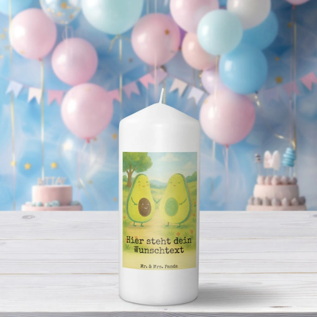 Personalisierte Kerze Avocado Pärchen Design Glas-Kerze Mit Wunschname, Personalisierte Kerze, Grabkerze Mit Namensgravur, Tischkerze Mit Namensdruck, Fair-Trade-Kerze Mit Namensgravur, Osterkerze Mit Namen, Weihnachtskerze Mit Namensgravur, Taufekerze Mit Namensgravur, Teelicht Mit Namensdruck, Andachtskerze Mit Namensgravur, Kerze Mit Prägung Und Wunschname, Outdoor-Kerze Mit Namensgravur, Schwimmkerze Mit Namen, Stearinkerze Mit Gravur, Bio-Kerze Mit Wunschname, Handgegossene Kerze Mit Namen, Metall-Kerze Mit Namensgravur, Kerze Mit Namen, Gastgeschenk Kerze Mit Namen, Kerze Mit Spruch Und Namen, Kerze Für Geburtstag Mit Wunschname, Laternenkerze Mit Namensdruck, Tafelkerze Mit Wunschname, Sojawachskerze Mit Namensdruck, Gartenkerze Mit Namen, Streukerze Mit Namensdruck, Kerzen-Set Mit Namensgravur, Handgemachte Kerze Mit Wunschname, LED-Kerze Mit Wunschname, Adventskerze Mit Wunschname, Votivkerze Mit Wunschname, Holz-Kerze Mit Namen, Gedenkkerze Mit Namen, Kommunionkerze Mit Namen, Firmungskerze Mit Wunschname, Stabkerze Mit Gravur, Stumpenkerze Mit Namensgravur, Trauerkerze Mit Namen, Kerze Für Hochzeit Mit Namensgravur, Blockkerze Mit Namensdruck, Bienenwachskerze Mit Wunschname, Duftkerze Mit Namen, Avocado, Veggie, Vegan, Gesund, Kinder, Avocados, Liebe, Familie, Hochzeit, Geburt, Babyparty, Schwangerschaft, Babyshower, Avocuddle