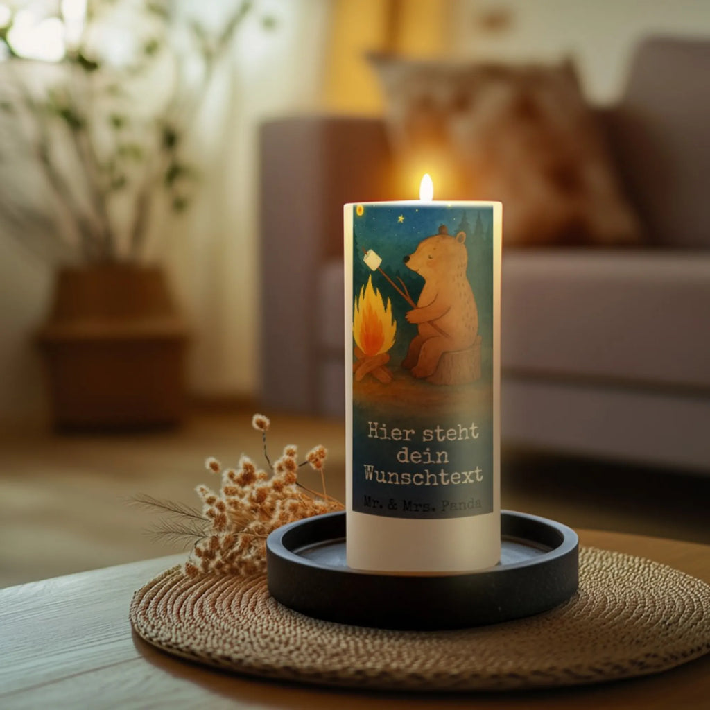 Personalisierte Kerze Bär & Marienkäfer Lagerfeuer Design Trauerkerze Mit Namen, Grabkerze Mit Namensgravur, Kerze Mit Namen, Stumpenkerze Mit Namensgravur, Holz-Kerze Mit Namen, Kerze Mit Spruch Und Namen, Weihnachtskerze Mit Namensgravur, Outdoor-Kerze Mit Namensgravur, Duftkerze Mit Namen, Kerze Für Hochzeit Mit Namensgravur, Stearinkerze Mit Gravur, Teelicht Mit Namensdruck, Metall-Kerze Mit Namensgravur, Kommunionkerze Mit Namen, LED-Kerze Mit Wunschname, Glas-Kerze Mit Wunschname, Streukerze Mit Namensdruck, Gedenkkerze Mit Namen, Kerze Mit Prägung Und Wunschname, Sojawachskerze Mit Namensdruck, Bienenwachskerze Mit Wunschname, Taufekerze Mit Namensgravur, Schwimmkerze Mit Namen, Kerze Für Geburtstag Mit Wunschname, Gastgeschenk Kerze Mit Namen, Adventskerze Mit Wunschname, Votivkerze Mit Wunschname, Tafelkerze Mit Wunschname, Blockkerze Mit Namensdruck, Tischkerze Mit Namensdruck, Handgegossene Kerze Mit Namen, Personalisierte Kerze, Kerzen-Set Mit Namensgravur, Laternenkerze Mit Namensdruck, Andachtskerze Mit Namensgravur, Firmungskerze Mit Wunschname, Osterkerze Mit Namen, Stabkerze Mit Gravur, Handgemachte Kerze Mit Wunschname, Bio-Kerze Mit Wunschname, Fair-Trade-Kerze Mit Namensgravur, Gartenkerze Mit Namen, Bär, Teddy, Teddybär, Lagerfeuer