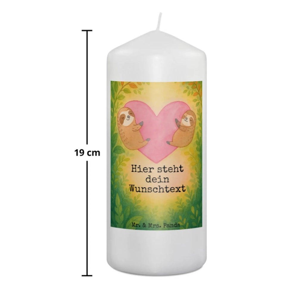 Personalisierte Kerze Faultiere Herz Design Votivkerze Mit Wunschname, Gastgeschenk Kerze Mit Namen, Glas-Kerze Mit Wunschname, Tafelkerze Mit Wunschname, Kerze Mit Namen, Teelicht Mit Namensdruck, Osterkerze Mit Namen, Weihnachtskerze Mit Namensgravur, Blockkerze Mit Namensdruck, Schwimmkerze Mit Namen, Grabkerze Mit Namensgravur, Firmungskerze Mit Wunschname, Kommunionkerze Mit Namen, Streukerze Mit Namensdruck, Kerze Mit Spruch Und Namen, Laternenkerze Mit Namensdruck, Handgemachte Kerze Mit Wunschname, Kerze Für Hochzeit Mit Namensgravur, Sojawachskerze Mit Namensdruck, Stumpenkerze Mit Namensgravur, Kerzen-Set Mit Namensgravur, Adventskerze Mit Wunschname, Kerze Mit Prägung Und Wunschname, Stearinkerze Mit Gravur, Gartenkerze Mit Namen, Taufekerze Mit Namensgravur, Fair-Trade-Kerze Mit Namensgravur, Outdoor-Kerze Mit Namensgravur, Bio-Kerze Mit Wunschname, Holz-Kerze Mit Namen, Duftkerze Mit Namen, Gedenkkerze Mit Namen, Kerze Für Geburtstag Mit Wunschname, Handgegossene Kerze Mit Namen, Andachtskerze Mit Namensgravur, Bienenwachskerze Mit Wunschname, LED-Kerze Mit Wunschname, Trauerkerze Mit Namen, Stabkerze Mit Gravur, Personalisierte Kerze, Metall-Kerze Mit Namensgravur, Tischkerze Mit Namensdruck, Liebe, Partner, Freund, Freundin, Ehemann, Ehefrau, Heiraten, Verlobung, Heiratsantrag, Liebesgeschenk, Jahrestag, Hocheitstag, Hochzeitstag, Liebesbeweis, Geschenk für Freundin, für Männer, Geschenk für Partner, für Ehemann, Geschenk für Frauen, Valentinstag, Mitbringsel