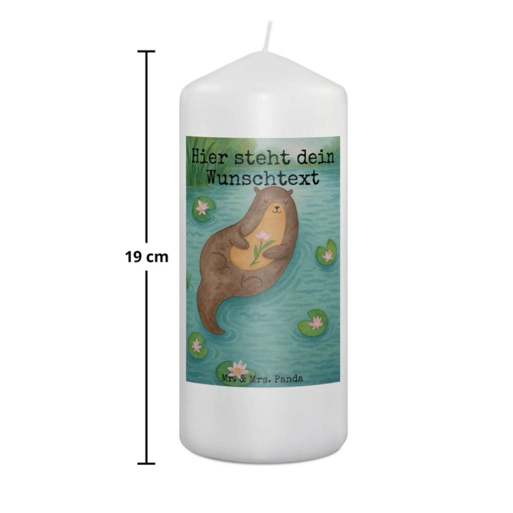 Personalisierte Kerze Otter Seerose Design Trauerkerze Mit Namen, Kerze Für Hochzeit Mit Namensgravur, Schwimmkerze Mit Namen, Stumpenkerze Mit Namensgravur, Kerze Mit Namen, Weihnachtskerze Mit Namensgravur, Streukerze Mit Namensdruck, Outdoor-Kerze Mit Namensgravur, Kerze Mit Spruch Und Namen, Taufekerze Mit Namensgravur, Bienenwachskerze Mit Wunschname, LED-Kerze Mit Wunschname, Handgegossene Kerze Mit Namen, Stabkerze Mit Gravur, Teelicht Mit Namensdruck, Blockkerze Mit Namensdruck, Sojawachskerze Mit Namensdruck, Gartenkerze Mit Namen, Laternenkerze Mit Namensdruck, Tafelkerze Mit Wunschname, Metall-Kerze Mit Namensgravur, Adventskerze Mit Wunschname, Kommunionkerze Mit Namen, Votivkerze Mit Wunschname, Bio-Kerze Mit Wunschname, Fair-Trade-Kerze Mit Namensgravur, Osterkerze Mit Namen, Personalisierte Kerze, Glas-Kerze Mit Wunschname, Kerze Für Geburtstag Mit Wunschname, Duftkerze Mit Namen, Kerzen-Set Mit Namensgravur, Grabkerze Mit Namensgravur, Andachtskerze Mit Namensgravur, Gastgeschenk Kerze Mit Namen, Gedenkkerze Mit Namen, Stearinkerze Mit Gravur, Tischkerze Mit Namensdruck, Handgemachte Kerze Mit Wunschname, Firmungskerze Mit Wunschname, Holz-Kerze Mit Namen, Kerze Mit Prägung Und Wunschname, Otter, Fischotter, Seeotter, Otter Seeotter See Otter