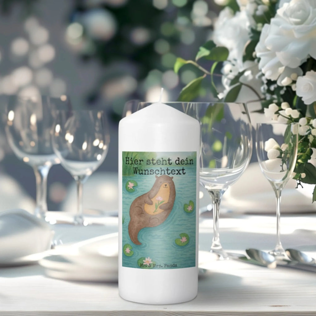 Personalisierte Kerze Otter Seerose Design Trauerkerze Mit Namen, Kerze Für Hochzeit Mit Namensgravur, Schwimmkerze Mit Namen, Stumpenkerze Mit Namensgravur, Kerze Mit Namen, Weihnachtskerze Mit Namensgravur, Streukerze Mit Namensdruck, Outdoor-Kerze Mit Namensgravur, Kerze Mit Spruch Und Namen, Taufekerze Mit Namensgravur, Bienenwachskerze Mit Wunschname, LED-Kerze Mit Wunschname, Handgegossene Kerze Mit Namen, Stabkerze Mit Gravur, Teelicht Mit Namensdruck, Blockkerze Mit Namensdruck, Sojawachskerze Mit Namensdruck, Gartenkerze Mit Namen, Laternenkerze Mit Namensdruck, Tafelkerze Mit Wunschname, Metall-Kerze Mit Namensgravur, Adventskerze Mit Wunschname, Kommunionkerze Mit Namen, Votivkerze Mit Wunschname, Bio-Kerze Mit Wunschname, Fair-Trade-Kerze Mit Namensgravur, Osterkerze Mit Namen, Personalisierte Kerze, Glas-Kerze Mit Wunschname, Kerze Für Geburtstag Mit Wunschname, Duftkerze Mit Namen, Kerzen-Set Mit Namensgravur, Grabkerze Mit Namensgravur, Andachtskerze Mit Namensgravur, Gastgeschenk Kerze Mit Namen, Gedenkkerze Mit Namen, Stearinkerze Mit Gravur, Tischkerze Mit Namensdruck, Handgemachte Kerze Mit Wunschname, Firmungskerze Mit Wunschname, Holz-Kerze Mit Namen, Kerze Mit Prägung Und Wunschname, Otter, Fischotter, Seeotter, Otter Seeotter See Otter