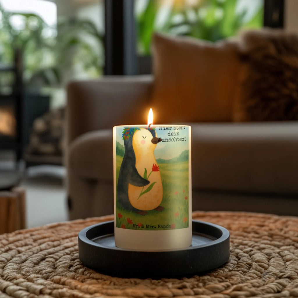 Personalisierte Kerze Pinguin Blumen Design Grabkerze Mit Namensgravur, Kerze Mit Spruch Und Namen, Kerze Mit Namen, Stabkerze Mit Gravur, Handgemachte Kerze Mit Wunschname, Fair-Trade-Kerze Mit Namensgravur, Stearinkerze Mit Gravur, LED-Kerze Mit Wunschname, Stumpenkerze Mit Namensgravur, Votivkerze Mit Wunschname, Outdoor-Kerze Mit Namensgravur, Teelicht Mit Namensdruck, Laternenkerze Mit Namensdruck, Glas-Kerze Mit Wunschname, Trauerkerze Mit Namen, Firmungskerze Mit Wunschname, Bienenwachskerze Mit Wunschname, Tischkerze Mit Namensdruck, Sojawachskerze Mit Namensdruck, Osterkerze Mit Namen, Gartenkerze Mit Namen, Schwimmkerze Mit Namen, Blockkerze Mit Namensdruck, Streukerze Mit Namensdruck, Personalisierte Kerze, Handgegossene Kerze Mit Namen, Kerze Mit Prägung Und Wunschname, Bio-Kerze Mit Wunschname, Duftkerze Mit Namen, Kerzen-Set Mit Namensgravur, Holz-Kerze Mit Namen, Metall-Kerze Mit Namensgravur, Andachtskerze Mit Namensgravur, Weihnachtskerze Mit Namensgravur, Gastgeschenk Kerze Mit Namen, Kerze Für Hochzeit Mit Namensgravur, Kerze Für Geburtstag Mit Wunschname, Taufekerze Mit Namensgravur, Kommunionkerze Mit Namen, Gedenkkerze Mit Namen, Tafelkerze Mit Wunschname, Adventskerze Mit Wunschname, Pinguin, Geschenkidee, Lebenslust, Universum, Leben, Wünsche, Ziele, Lebensziele, Motivation, Pinguine, Blumenkranz, Liebeskummer
