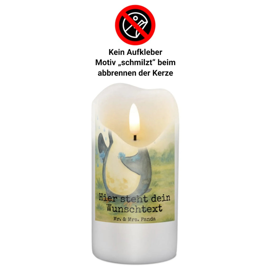 Personalisierte Kerze Pinguin Duschen Design Kerze Für Hochzeit Mit Namensgravur, Votivkerze Mit Wunschname, Laternenkerze Mit Namensdruck, Handgegossene Kerze Mit Namen, Tafelkerze Mit Wunschname, LED-Kerze Mit Wunschname, Trauerkerze Mit Namen, Kerze Mit Namen, Firmungskerze Mit Wunschname, Tischkerze Mit Namensdruck, Fair-Trade-Kerze Mit Namensgravur, Gartenkerze Mit Namen, Stabkerze Mit Gravur, Duftkerze Mit Namen, Metall-Kerze Mit Namensgravur, Adventskerze Mit Wunschname, Stumpenkerze Mit Namensgravur, Schwimmkerze Mit Namen, Kerze Mit Prägung Und Wunschname, Bienenwachskerze Mit Wunschname, Bio-Kerze Mit Wunschname, Holz-Kerze Mit Namen, Osterkerze Mit Namen, Blockkerze Mit Namensdruck, Kerze Mit Spruch Und Namen, Kerzen-Set Mit Namensgravur, Personalisierte Kerze, Streukerze Mit Namensdruck, Grabkerze Mit Namensgravur, Glas-Kerze Mit Wunschname, Gedenkkerze Mit Namen, Teelicht Mit Namensdruck, Kerze Für Geburtstag Mit Wunschname, Andachtskerze Mit Namensgravur, Taufekerze Mit Namensgravur, Handgemachte Kerze Mit Wunschname, Stearinkerze Mit Gravur, Gastgeschenk Kerze Mit Namen, Outdoor-Kerze Mit Namensgravur, Sojawachskerze Mit Namensdruck, Weihnachtskerze Mit Namensgravur, Kommunionkerze Mit Namen, Pinguin, Pinguine, Neustart, glücklich sein, duschen, Motivation, Dusche, Lebensmotto, Neuanfang
