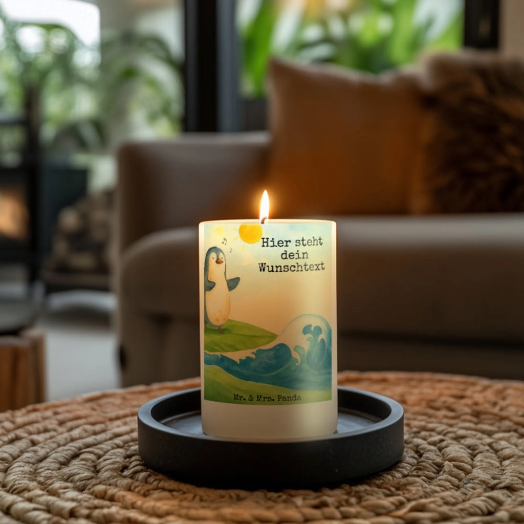 Personalisierte Kerze Pinguin Surfer Design Adventskerze Mit Wunschname, Taufekerze Mit Namensgravur, Gartenkerze Mit Namen, Blockkerze Mit Namensdruck, Kerzen-Set Mit Namensgravur, Kerze Mit Prägung Und Wunschname, Weihnachtskerze Mit Namensgravur, Kerze Für Hochzeit Mit Namensgravur, Outdoor-Kerze Mit Namensgravur, Teelicht Mit Namensdruck, Trauerkerze Mit Namen, Laternenkerze Mit Namensdruck, Sojawachskerze Mit Namensdruck, Gedenkkerze Mit Namen, Fair-Trade-Kerze Mit Namensgravur, Duftkerze Mit Namen, Bienenwachskerze Mit Wunschname, Kerze Mit Namen, Handgemachte Kerze Mit Wunschname, Stearinkerze Mit Gravur, Metall-Kerze Mit Namensgravur, Grabkerze Mit Namensgravur, Kommunionkerze Mit Namen, Osterkerze Mit Namen, Kerze Für Geburtstag Mit Wunschname, Glas-Kerze Mit Wunschname, Kerze Mit Spruch Und Namen, Schwimmkerze Mit Namen, Stumpenkerze Mit Namensgravur, Andachtskerze Mit Namensgravur, Stabkerze Mit Gravur, Tafelkerze Mit Wunschname, Streukerze Mit Namensdruck, Firmungskerze Mit Wunschname, Bio-Kerze Mit Wunschname, Gastgeschenk Kerze Mit Namen, Holz-Kerze Mit Namen, Votivkerze Mit Wunschname, Handgegossene Kerze Mit Namen, Tischkerze Mit Namensdruck, LED-Kerze Mit Wunschname, Personalisierte Kerze, Pinguin, Urlaub, Wellen, Wellen reiten, surfen, Portugal, Hawaii, Pinguine, Surfer
