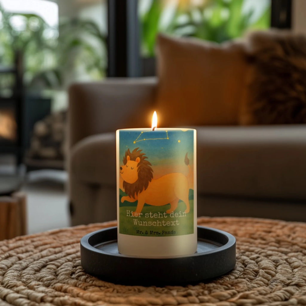 Personalisierte Kerze Sternzeichen Löwe Design Handgemachte Kerze Mit Wunschname, Andachtskerze Mit Namensgravur, Kerze Für Geburtstag Mit Wunschname, Bio-Kerze Mit Wunschname, Weihnachtskerze Mit Namensgravur, Blockkerze Mit Namensdruck, Stabkerze Mit Gravur, Trauerkerze Mit Namen, Kerzen-Set Mit Namensgravur, Personalisierte Kerze, Stumpenkerze Mit Namensgravur, Outdoor-Kerze Mit Namensgravur, Gartenkerze Mit Namen, Kommunionkerze Mit Namen, Kerze Mit Namen, Grabkerze Mit Namensgravur, Osterkerze Mit Namen, Gedenkkerze Mit Namen, Taufekerze Mit Namensgravur, Metall-Kerze Mit Namensgravur, Tischkerze Mit Namensdruck, Firmungskerze Mit Wunschname, Fair-Trade-Kerze Mit Namensgravur, Gastgeschenk Kerze Mit Namen, Tafelkerze Mit Wunschname, Sojawachskerze Mit Namensdruck, Stearinkerze Mit Gravur, Handgegossene Kerze Mit Namen, Kerze Mit Spruch Und Namen, Glas-Kerze Mit Wunschname, Kerze Für Hochzeit Mit Namensgravur, Schwimmkerze Mit Namen, Duftkerze Mit Namen, Laternenkerze Mit Namensdruck, Votivkerze Mit Wunschname, Teelicht Mit Namensdruck, Holz-Kerze Mit Namen, LED-Kerze Mit Wunschname, Kerze Mit Prägung Und Wunschname, Adventskerze Mit Wunschname, Streukerze Mit Namensdruck, Bienenwachskerze Mit Wunschname, Tierkreiszeichen, Sternzeichen, Horoskop, Astrologie, Aszendent, Löwe Geschenk, Geschenk Juli, Löwe Sternzeichen, König der Tiere, Geschenk August, Geburtstag August, Geburtstag Juli