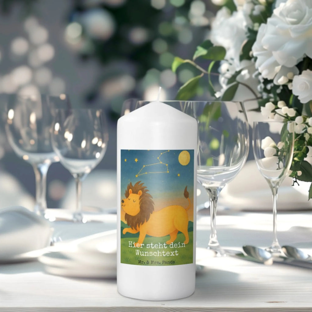 Personalisierte Kerze Sternzeichen Löwe Design Handgemachte Kerze Mit Wunschname, Andachtskerze Mit Namensgravur, Kerze Für Geburtstag Mit Wunschname, Bio-Kerze Mit Wunschname, Weihnachtskerze Mit Namensgravur, Blockkerze Mit Namensdruck, Stabkerze Mit Gravur, Trauerkerze Mit Namen, Kerzen-Set Mit Namensgravur, Personalisierte Kerze, Stumpenkerze Mit Namensgravur, Outdoor-Kerze Mit Namensgravur, Gartenkerze Mit Namen, Kommunionkerze Mit Namen, Kerze Mit Namen, Grabkerze Mit Namensgravur, Osterkerze Mit Namen, Gedenkkerze Mit Namen, Taufekerze Mit Namensgravur, Metall-Kerze Mit Namensgravur, Tischkerze Mit Namensdruck, Firmungskerze Mit Wunschname, Fair-Trade-Kerze Mit Namensgravur, Gastgeschenk Kerze Mit Namen, Tafelkerze Mit Wunschname, Sojawachskerze Mit Namensdruck, Stearinkerze Mit Gravur, Handgegossene Kerze Mit Namen, Kerze Mit Spruch Und Namen, Glas-Kerze Mit Wunschname, Kerze Für Hochzeit Mit Namensgravur, Schwimmkerze Mit Namen, Duftkerze Mit Namen, Laternenkerze Mit Namensdruck, Votivkerze Mit Wunschname, Teelicht Mit Namensdruck, Holz-Kerze Mit Namen, LED-Kerze Mit Wunschname, Kerze Mit Prägung Und Wunschname, Adventskerze Mit Wunschname, Streukerze Mit Namensdruck, Bienenwachskerze Mit Wunschname, Tierkreiszeichen, Sternzeichen, Horoskop, Astrologie, Aszendent, Löwe Geschenk, Geschenk Juli, Löwe Sternzeichen, König der Tiere, Geschenk August, Geburtstag August, Geburtstag Juli