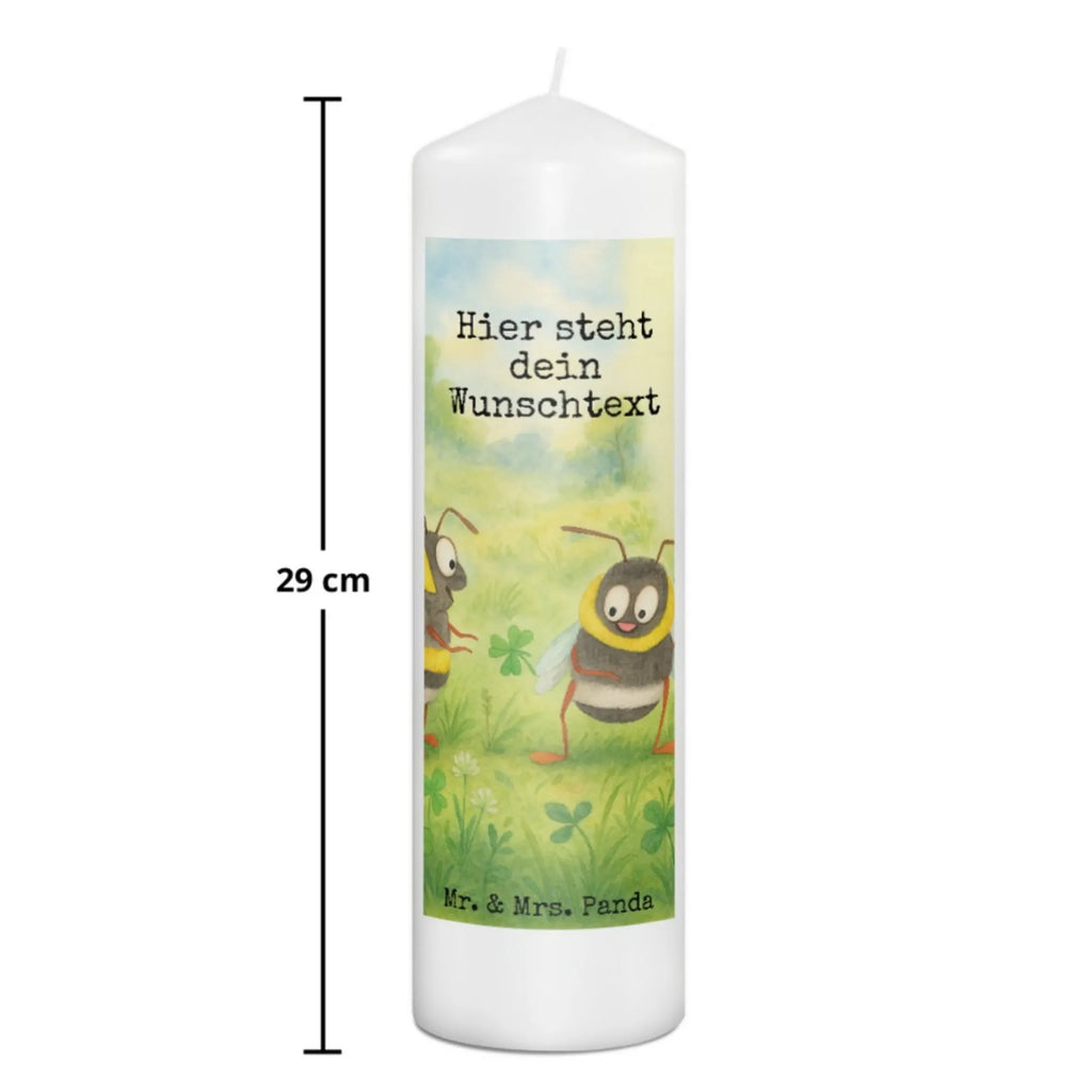 Personalisierte Kerze Hummeln Kleeblatt Design Fair-Trade-Kerze Mit Namensgravur, Firmungskerze Mit Wunschname, Bienenwachskerze Mit Wunschname, LED-Kerze Mit Wunschname, Metall-Kerze Mit Namensgravur, Glas-Kerze Mit Wunschname, Tafelkerze Mit Wunschname, Streukerze Mit Namensdruck, Handgemachte Kerze Mit Wunschname, Grabkerze Mit Namensgravur, Holz-Kerze Mit Namen, Andachtskerze Mit Namensgravur, Personalisierte Kerze, Weihnachtskerze Mit Namensgravur, Trauerkerze Mit Namen, Gartenkerze Mit Namen, Kerzen-Set Mit Namensgravur, Adventskerze Mit Wunschname, Stearinkerze Mit Gravur, Kerze Mit Namen, Bio-Kerze Mit Wunschname, Teelicht Mit Namensdruck, Tischkerze Mit Namensdruck, Handgegossene Kerze Mit Namen, Blockkerze Mit Namensdruck, Gedenkkerze Mit Namen, Stumpenkerze Mit Namensgravur, Kerze Mit Spruch Und Namen, Schwimmkerze Mit Namen, Kerze Für Geburtstag Mit Wunschname, Kerze Für Hochzeit Mit Namensgravur, Laternenkerze Mit Namensdruck, Duftkerze Mit Namen, Outdoor-Kerze Mit Namensgravur, Sojawachskerze Mit Namensdruck, Stabkerze Mit Gravur, Taufekerze Mit Namensgravur, Kerze Mit Prägung Und Wunschname, Votivkerze Mit Wunschname, Kommunionkerze Mit Namen, Osterkerze Mit Namen, Gastgeschenk Kerze Mit Namen, Tiermotive, Gute Laune, lustige Sprüche, Tiere, Biene, Spruch schön, Spruch positiv, Biene Deko, Hummel, glücklich sein, Spruch fröhlich, glücklich werden
