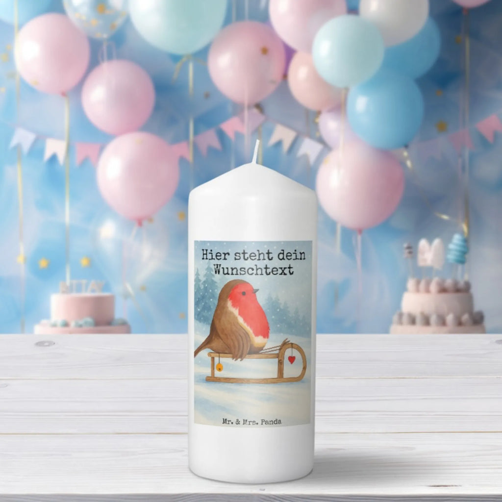 Personalisierte Kerze Rotkehlchen Schlitten Design Votivkerze Mit Wunschname, Gartenkerze Mit Namen, Trauerkerze Mit Namen, Osterkerze Mit Namen, Fair-Trade-Kerze Mit Namensgravur, Stabkerze Mit Gravur, Gastgeschenk Kerze Mit Namen, Teelicht Mit Namensdruck, Metall-Kerze Mit Namensgravur, Laternenkerze Mit Namensdruck, Kerze Für Geburtstag Mit Wunschname, Bio-Kerze Mit Wunschname, Tafelkerze Mit Wunschname, Blockkerze Mit Namensdruck, Kommunionkerze Mit Namen, Weihnachtskerze Mit Namensgravur, Kerze Für Hochzeit Mit Namensgravur, Stearinkerze Mit Gravur, Handgegossene Kerze Mit Namen, Holz-Kerze Mit Namen, Andachtskerze Mit Namensgravur, Grabkerze Mit Namensgravur, Firmungskerze Mit Wunschname, Gedenkkerze Mit Namen, Outdoor-Kerze Mit Namensgravur, Schwimmkerze Mit Namen, Kerze Mit Spruch Und Namen, Bienenwachskerze Mit Wunschname, Stumpenkerze Mit Namensgravur, Taufekerze Mit Namensgravur, Kerzen-Set Mit Namensgravur, LED-Kerze Mit Wunschname, Adventskerze Mit Wunschname, Kerze Mit Namen, Duftkerze Mit Namen, Handgemachte Kerze Mit Wunschname, Tischkerze Mit Namensdruck, Personalisierte Kerze, Streukerze Mit Namensdruck, Glas-Kerze Mit Wunschname, Kerze Mit Prägung Und Wunschname, Sojawachskerze Mit Namensdruck, Winter, Weihnachten, Weihnachtsdeko, Nikolaus, Advent, Heiligabend, Wintermotiv, Vogel, Schlitten