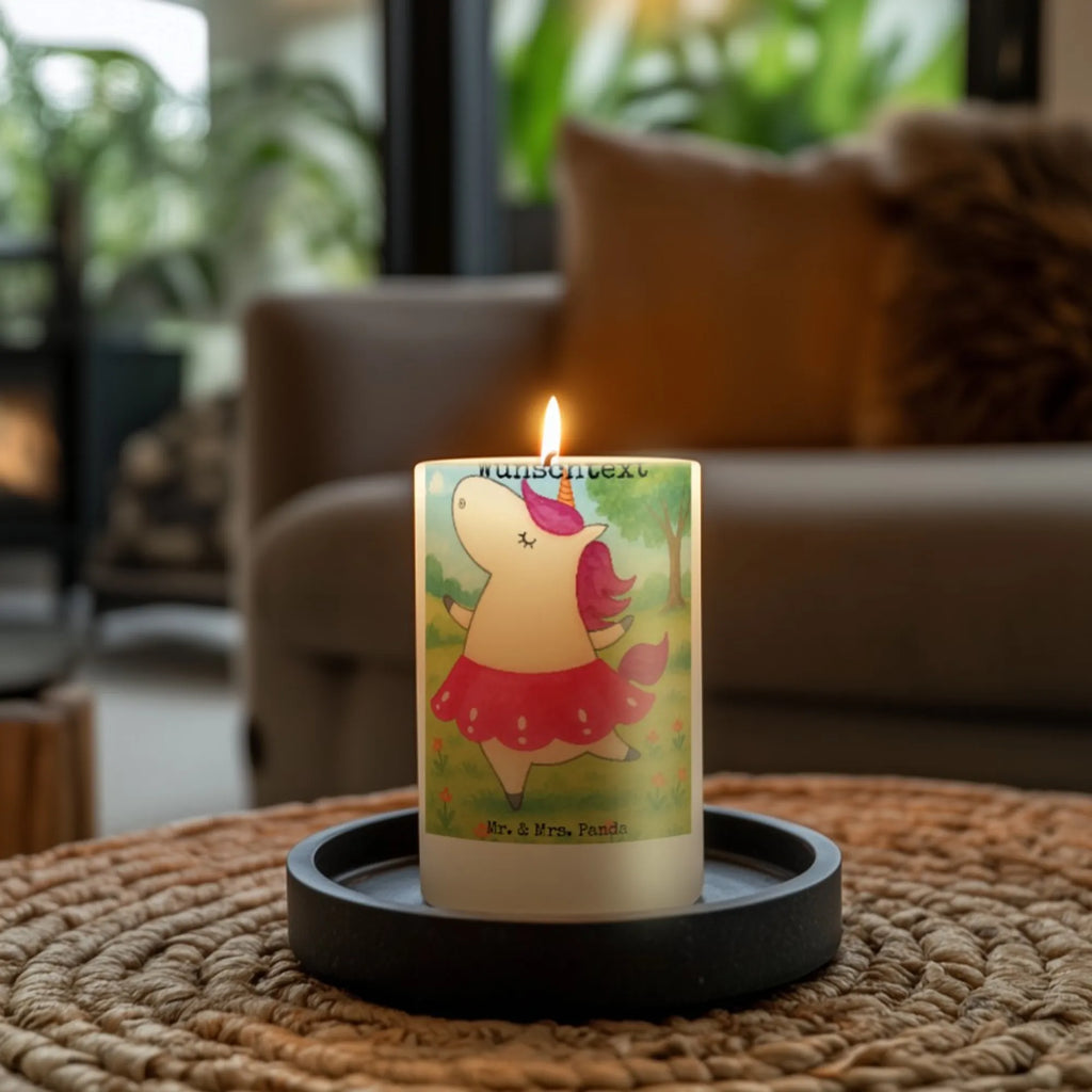 Personalisierte Kerze Einhorn Ballerina Design Streukerze Mit Namensdruck, Outdoor-Kerze Mit Namensgravur, Votivkerze Mit Wunschname, Kerze Mit Prägung Und Wunschname, Adventskerze Mit Wunschname, Taufekerze Mit Namensgravur, Teelicht Mit Namensdruck, Stumpenkerze Mit Namensgravur, Kerze Für Geburtstag Mit Wunschname, Weihnachtskerze Mit Namensgravur, Stearinkerze Mit Gravur, Stabkerze Mit Gravur, Gedenkkerze Mit Namen, Gastgeschenk Kerze Mit Namen, Sojawachskerze Mit Namensdruck, Osterkerze Mit Namen, Fair-Trade-Kerze Mit Namensgravur, Bio-Kerze Mit Wunschname, Schwimmkerze Mit Namen, LED-Kerze Mit Wunschname, Laternenkerze Mit Namensdruck, Kerzen-Set Mit Namensgravur, Andachtskerze Mit Namensgravur, Tafelkerze Mit Wunschname, Handgemachte Kerze Mit Wunschname, Trauerkerze Mit Namen, Gartenkerze Mit Namen, Handgegossene Kerze Mit Namen, Kerze Mit Spruch Und Namen, Bienenwachskerze Mit Wunschname, Grabkerze Mit Namensgravur, Kerze Mit Namen, Glas-Kerze Mit Wunschname, Holz-Kerze Mit Namen, Kerze Für Hochzeit Mit Namensgravur, Personalisierte Kerze, Metall-Kerze Mit Namensgravur, Tischkerze Mit Namensdruck, Duftkerze Mit Namen, Blockkerze Mit Namensdruck, Firmungskerze Mit Wunschname, Kommunionkerze Mit Namen, Einhorn, Einhörner, Einhorn Deko, Unicorn, Party, Tänzerin, Geburtstag, Feiern, Spaß, Wohnung, Ballerina, Tanzen, Lebenslust, Lebensfreude