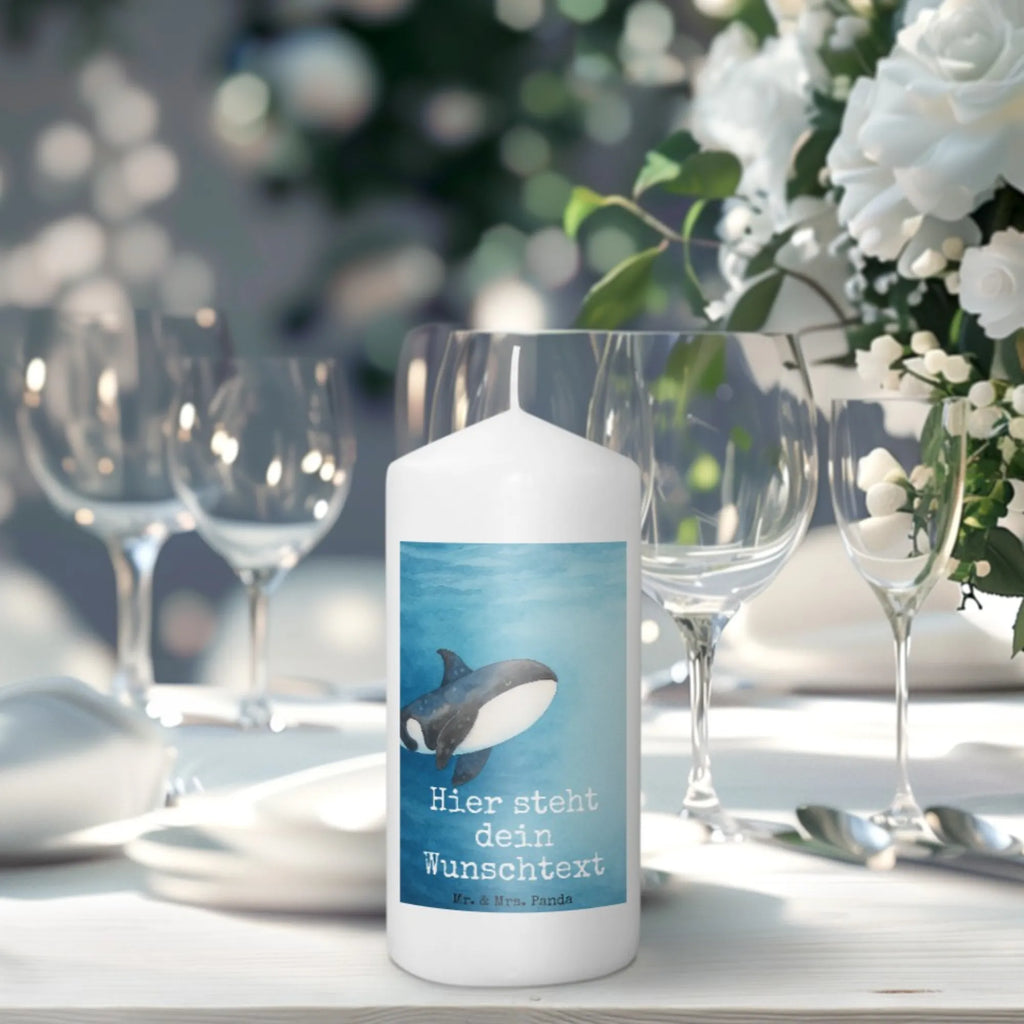 Personalisierte Kerze Orca Design Sojawachskerze Mit Namensdruck, Kerze Für Hochzeit Mit Namensgravur, Adventskerze Mit Wunschname, Votivkerze Mit Wunschname, LED-Kerze Mit Wunschname, Handgegossene Kerze Mit Namen, Trauerkerze Mit Namen, Stabkerze Mit Gravur, Grabkerze Mit Namensgravur, Tischkerze Mit Namensdruck, Bio-Kerze Mit Wunschname, Kerze Mit Namen, Outdoor-Kerze Mit Namensgravur, Holz-Kerze Mit Namen, Blockkerze Mit Namensdruck, Kerze Mit Prägung Und Wunschname, Fair-Trade-Kerze Mit Namensgravur, Kommunionkerze Mit Namen, Teelicht Mit Namensdruck, Firmungskerze Mit Wunschname, Kerze Für Geburtstag Mit Wunschname, Gedenkkerze Mit Namen, Metall-Kerze Mit Namensgravur, Stearinkerze Mit Gravur, Kerze Mit Spruch Und Namen, Duftkerze Mit Namen, Schwimmkerze Mit Namen, Streukerze Mit Namensdruck, Bienenwachskerze Mit Wunschname, Kerzen-Set Mit Namensgravur, Gartenkerze Mit Namen, Tafelkerze Mit Wunschname, Taufekerze Mit Namensgravur, Weihnachtskerze Mit Namensgravur, Handgemachte Kerze Mit Wunschname, Glas-Kerze Mit Wunschname, Gastgeschenk Kerze Mit Namen, Osterkerze Mit Namen, Andachtskerze Mit Namensgravur, Personalisierte Kerze, Stumpenkerze Mit Namensgravur, Laternenkerze Mit Namensdruck, Meerestiere, Meer, Urlaub, Motivation, Arbeit, Wal, Killerwal, Startup, Büro, Orcas, Selbstliebe, Neustart, Orca, Möglichkeiten