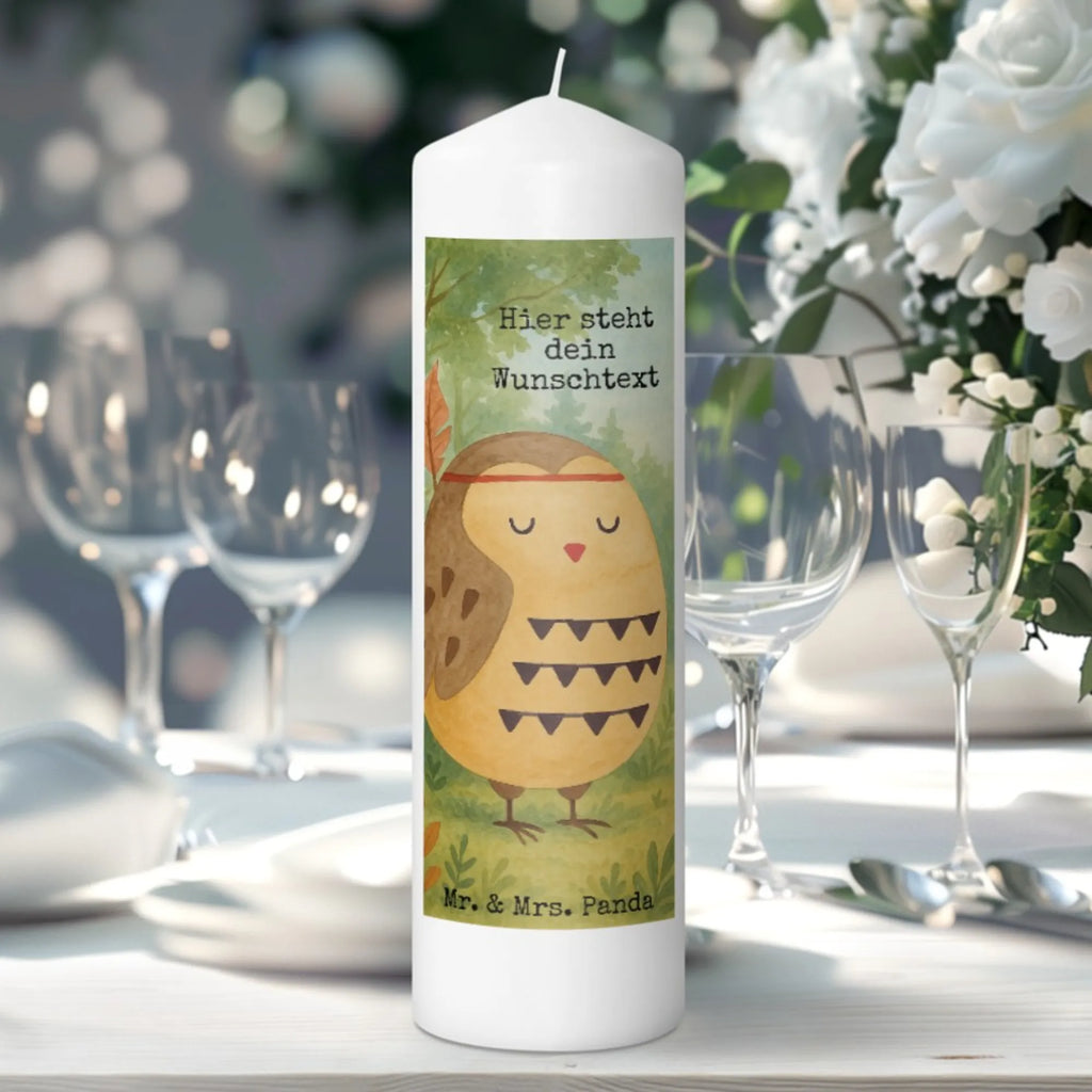 Personalisierte Kerze Eule Federschmuck Design Taufekerze Mit Namensgravur, Kerze Mit Spruch Und Namen, Streukerze Mit Namensdruck, Grabkerze Mit Namensgravur, Personalisierte Kerze, Schwimmkerze Mit Namen, Kerze Für Hochzeit Mit Namensgravur, Handgegossene Kerze Mit Namen, Duftkerze Mit Namen, Adventskerze Mit Wunschname, Holz-Kerze Mit Namen, Teelicht Mit Namensdruck, Votivkerze Mit Wunschname, Trauerkerze Mit Namen, Kerze Mit Namen, Gedenkkerze Mit Namen, Metall-Kerze Mit Namensgravur, Tischkerze Mit Namensdruck, Fair-Trade-Kerze Mit Namensgravur, Stumpenkerze Mit Namensgravur, Stabkerze Mit Gravur, Bienenwachskerze Mit Wunschname, LED-Kerze Mit Wunschname, Andachtskerze Mit Namensgravur, Kommunionkerze Mit Namen, Laternenkerze Mit Namensdruck, Gartenkerze Mit Namen, Kerzen-Set Mit Namensgravur, Weihnachtskerze Mit Namensgravur, Bio-Kerze Mit Wunschname, Stearinkerze Mit Gravur, Kerze Mit Prägung Und Wunschname, Gastgeschenk Kerze Mit Namen, Blockkerze Mit Namensdruck, Outdoor-Kerze Mit Namensgravur, Sojawachskerze Mit Namensdruck, Glas-Kerze Mit Wunschname, Firmungskerze Mit Wunschname, Osterkerze Mit Namen, Handgemachte Kerze Mit Wunschname, Kerze Für Geburtstag Mit Wunschname, Tafelkerze Mit Wunschname, Eule, Dekoration, Owl, Federschmuck, Das Leben ist ein Abenteuer, Reisespruch, Eule Deko