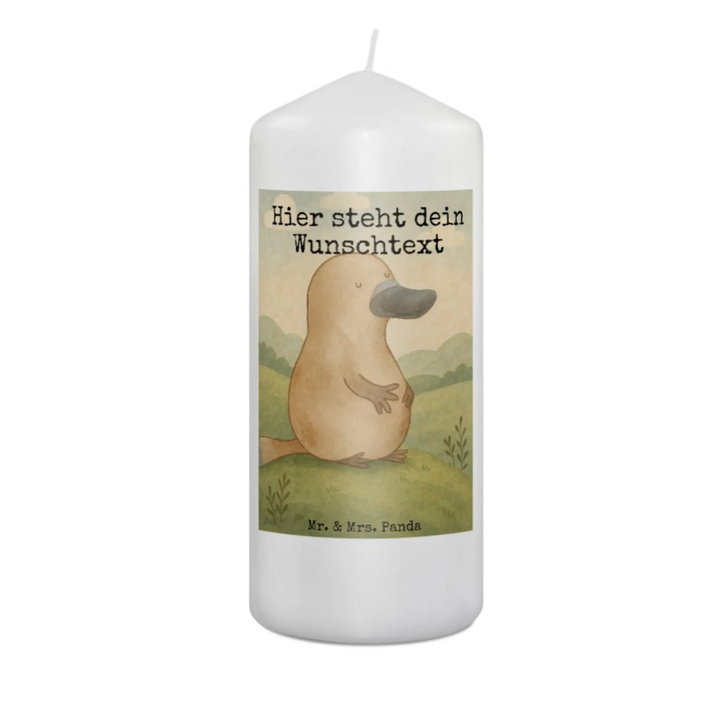 Personalisierte Kerze Schnabeltier Mut Design Holz-Kerze Mit Namen, Blockkerze Mit Namensdruck, Gastgeschenk Kerze Mit Namen, Bienenwachskerze Mit Wunschname, Handgemachte Kerze Mit Wunschname, Tafelkerze Mit Wunschname, Kerze Mit Spruch Und Namen, Firmungskerze Mit Wunschname, LED-Kerze Mit Wunschname, Tischkerze Mit Namensdruck, Personalisierte Kerze, Kerzen-Set Mit Namensgravur, Grabkerze Mit Namensgravur, Stabkerze Mit Gravur, Gedenkkerze Mit Namen, Laternenkerze Mit Namensdruck, Fair-Trade-Kerze Mit Namensgravur, Andachtskerze Mit Namensgravur, Glas-Kerze Mit Wunschname, Stearinkerze Mit Gravur, Adventskerze Mit Wunschname, Kommunionkerze Mit Namen, Sojawachskerze Mit Namensdruck, Osterkerze Mit Namen, Trauerkerze Mit Namen, Taufekerze Mit Namensgravur, Gartenkerze Mit Namen, Kerze Für Hochzeit Mit Namensgravur, Outdoor-Kerze Mit Namensgravur, Kerze Mit Prägung Und Wunschname, Stumpenkerze Mit Namensgravur, Teelicht Mit Namensdruck, Kerze Mit Namen, Schwimmkerze Mit Namen, Handgegossene Kerze Mit Namen, Metall-Kerze Mit Namensgravur, Bio-Kerze Mit Wunschname, Weihnachtskerze Mit Namensgravur, Votivkerze Mit Wunschname, Kerze Für Geburtstag Mit Wunschname, Duftkerze Mit Namen, Streukerze Mit Namensdruck, Meerestiere, Meer, Urlaub, Training, Neustart, mutig, Neuanfang, Motivation, Lebensweisheit, Schnabeltiere, Büro, Schnabeltier, Weltreise, Arbeit, Mut, Raodtrip