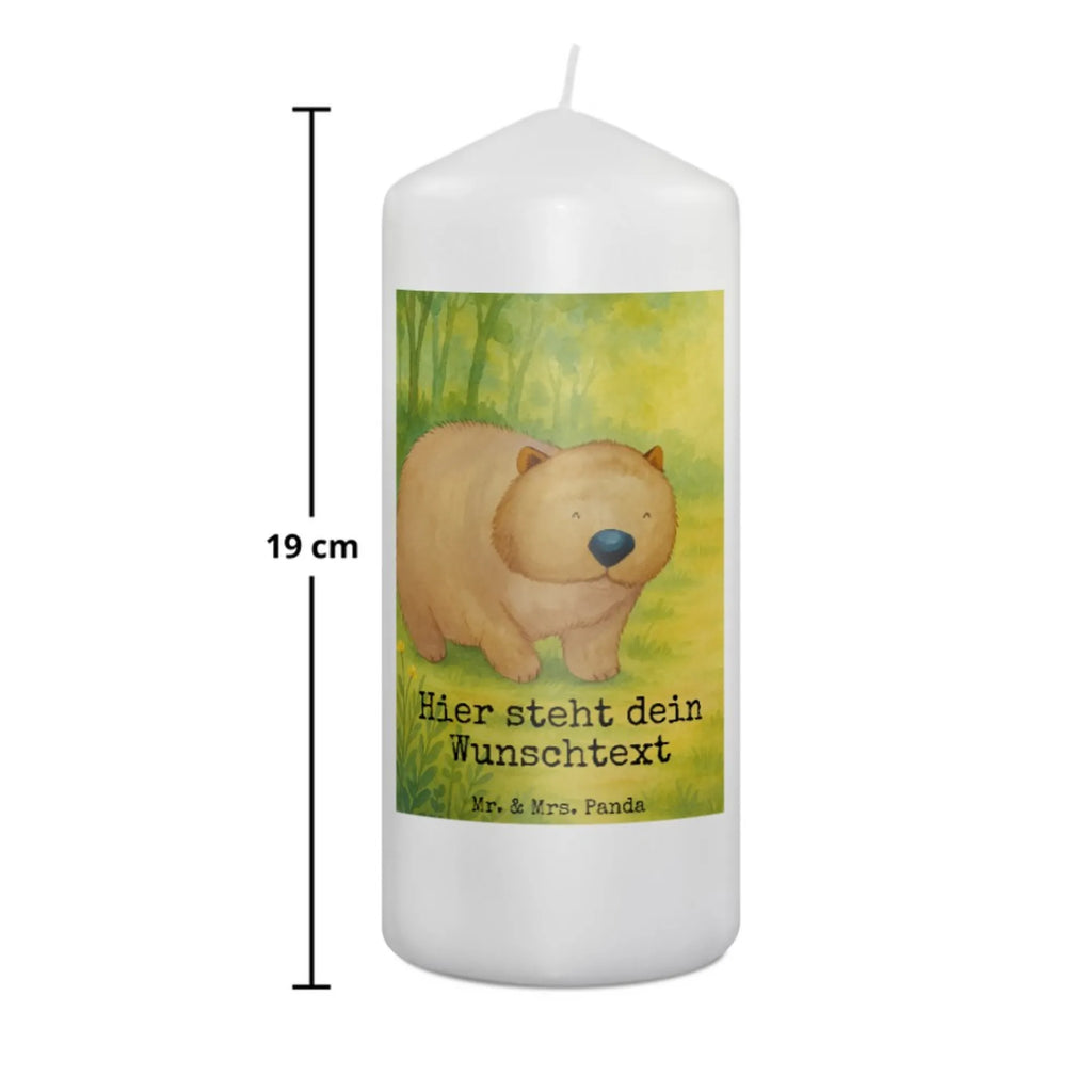 Personalisierte Kerze Wombat Design Handgegossene Kerze Mit Namen, Votivkerze Mit Wunschname, Handgemachte Kerze Mit Wunschname, Sojawachskerze Mit Namensdruck, Kerzen-Set Mit Namensgravur, Holz-Kerze Mit Namen, Teelicht Mit Namensdruck, Kerze Mit Prägung Und Wunschname, Laternenkerze Mit Namensdruck, Metall-Kerze Mit Namensgravur, Stearinkerze Mit Gravur, Taufekerze Mit Namensgravur, Osterkerze Mit Namen, Gartenkerze Mit Namen, Stabkerze Mit Gravur, Kerze Für Hochzeit Mit Namensgravur, Fair-Trade-Kerze Mit Namensgravur, Grabkerze Mit Namensgravur, LED-Kerze Mit Wunschname, Kerze Für Geburtstag Mit Wunschname, Kerze Mit Namen, Gastgeschenk Kerze Mit Namen, Streukerze Mit Namensdruck, Bio-Kerze Mit Wunschname, Andachtskerze Mit Namensgravur, Schwimmkerze Mit Namen, Personalisierte Kerze, Gedenkkerze Mit Namen, Bienenwachskerze Mit Wunschname, Blockkerze Mit Namensdruck, Stumpenkerze Mit Namensgravur, Outdoor-Kerze Mit Namensgravur, Trauerkerze Mit Namen, Firmungskerze Mit Wunschname, Kerze Mit Spruch Und Namen, Duftkerze Mit Namen, Glas-Kerze Mit Wunschname, Adventskerze Mit Wunschname, Tafelkerze Mit Wunschname, Weihnachtskerze Mit Namensgravur, Kommunionkerze Mit Namen, Tischkerze Mit Namensdruck, Tiermotive, Gute Laune, lustige Sprüche, Tiere, Motivation, Wombat, Spruch, Australien, Das Leben ist schön