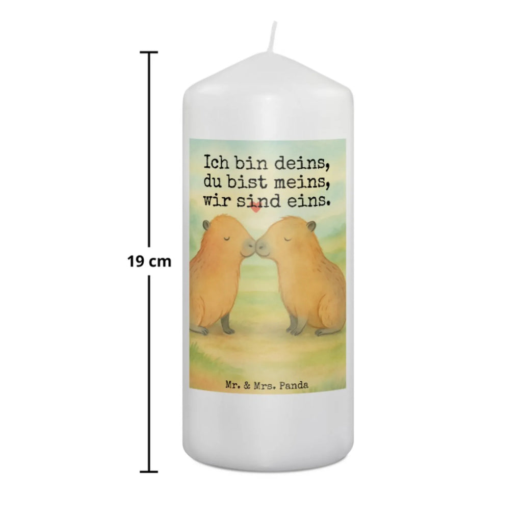 Kerze Capybara Liebe Design Metall-Kerze, Kerze Für Weihnachten, Fair-Trade-Kerze, Dinnerkerzenpaar, Grablicht, Stumpenkerzen-Set, Kerze Für Geburtstag, Andachtskerze, Duftkerze, Grabkerze, Kerze Mit Prägung, Kerze Für Kommunion, Kerze Für Hochzeit, Kerze Ohne Duft, Gartenkerze, Kerze Für Firmung, Handgegossene Kerze, Stearin­kerze, Sojawachskerze, Tafelkerze, Blockkerze, Kerze Für Advent, Trauerkerze, Streukerze, Dinnerkerze, Stumpenkerze, Outdoor-Kerze, Kerze Mit Motiv, Kerze Mit Spruch, Votivkerze, Kerze Mit Gravur, Laternenkerze, Teelicht, Kerze Als Gastgeschenk, Handgemachte Kerze, Gedenkkerze, Kerze Für Ostern, Kerze Mit Namensgravur, Kerze Für Taufe, Bio-Kerze, Glas-Kerze, Kerze Mit Fotoeinleger, Tischkerze, Kerze, Kerze Mit Duft, Stabkerze, Tiermotive, Gute Laune, lustige Sprüche, Tiere, Ich bin deins, Handgezeichnet, Geschenkidee, Paar, verliebt, Valentinstag, Partnertiere, Kuschel Capybaras, Liebe, Liebesspruch, Verschmolzen, Liebesbeweis, Du bist meins, Herzlich, Romantisches Geschenk, Ehejubiläum, Jahrestag, Capybara, Beziehung, Tierliebe