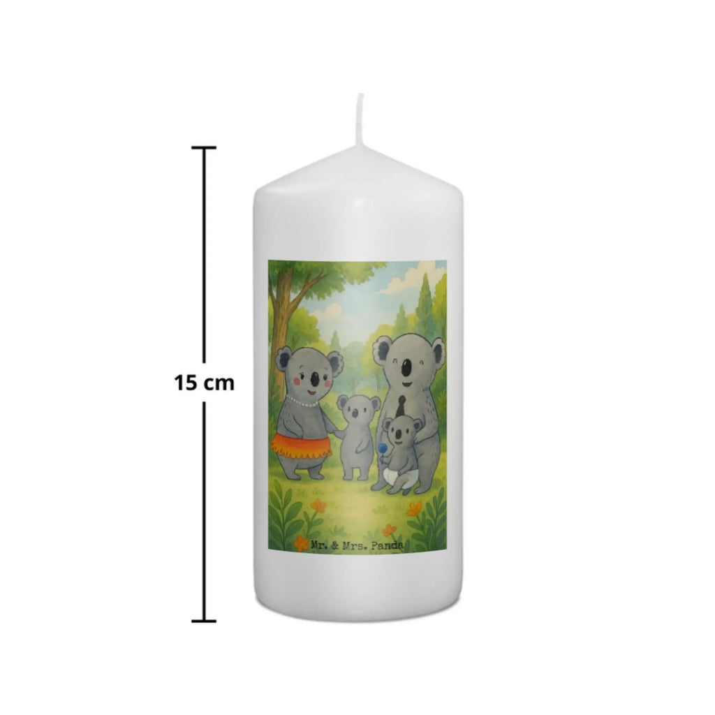 Kerze Koala Familie Design Metall-Kerze, Trauerkerze, Handgemachte Kerze, Blockkerze, Bio-Kerze, Kerze Ohne Duft, Kerze Für Firmung, Andachtskerze, Kerze Für Advent, Laternenkerze, Kerze, Kerze Mit Fotoeinleger, Kerze Für Geburtstag, Stearin­kerze, Stabkerze, Kerze Mit Spruch, Tischkerze, Kerze Mit Prägung, Kerze Mit Duft, Kerze Für Ostern, Kerze Mit Namensgravur, Kerze Als Gastgeschenk, Dinnerkerzenpaar, Dinnerkerze, Kerze Für Taufe, Stumpenkerze, Gartenkerze, Glas-Kerze, Kerze Für Weihnachten, Kerze Für Kommunion, Duftkerze, Kerze Für Hochzeit, Grabkerze, Tafelkerze, Stumpenkerzen-Set, Sojawachskerze, Handgegossene Kerze, Outdoor-Kerze, Streukerze, Gedenkkerze, Votivkerze, Kerze Mit Gravur, Kerze Mit Motiv, Fair-Trade-Kerze, Teelicht, Grablicht, Familie, Vatertag, Muttertag, Bruder, Schwester, Mama, Papa, Oma, Opa, Geschwister, Kinder, Family, Koala, Koalas, Familienleben