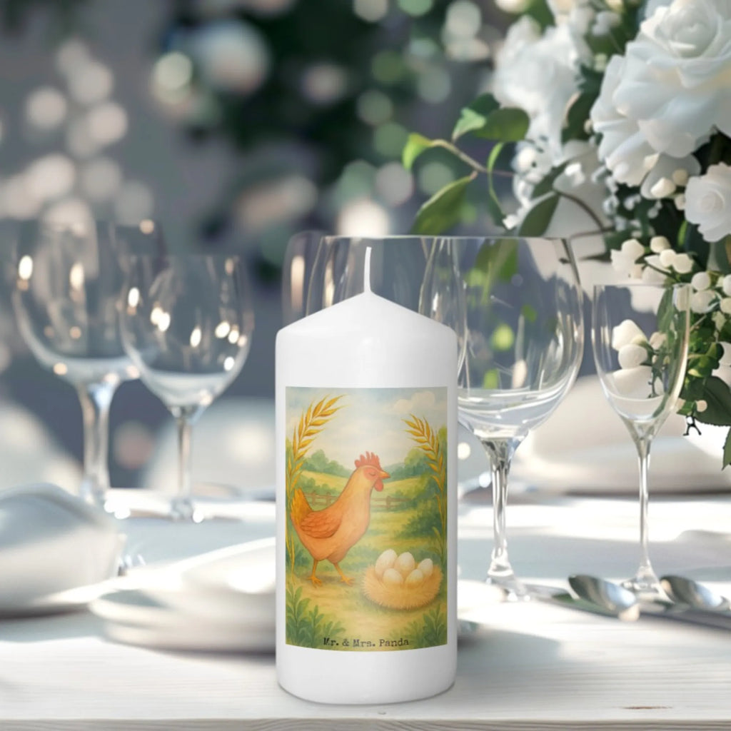 Kerze Huhn Stolz Design Bio-Kerze, Kerze Als Gastgeschenk, Kerze Mit Spruch, Kerze Mit Prägung, Kerze Für Advent, Fair-Trade-Kerze, Kerze Mit Fotoeinleger, Kerze, Andachtskerze, Blockkerze, Grablicht, Stumpenkerze, Kerze Mit Gravur, Stumpenkerzen-Set, Sojawachskerze, Kerze Mit Namensgravur, Streukerze, Stabkerze, Kerze Für Weihnachten, Handgemachte Kerze, Metall-Kerze, Kerze Ohne Duft, Gedenkkerze, Glas-Kerze, Stearin­kerze, Kerze Für Kommunion, Laternenkerze, Tafelkerze, Duftkerze, Outdoor-Kerze, Teelicht, Dinnerkerze, Kerze Für Geburtstag, Votivkerze, Tischkerze, Handgegossene Kerze, Gartenkerze, Kerze Für Firmung, Trauerkerze, Grabkerze, Kerze Für Taufe, Kerze Für Hochzeit, Kerze Mit Motiv, Kerze Mit Duft, Dinnerkerzenpaar, Kerze Für Ostern, Bauernhof, Hoftiere, Landwirt, Landwirtin, Geburt, Hühner, Schwangerschaft, Henne, Hahn, Motivation, Magie, Hof, Landleben, Eier, Spruch