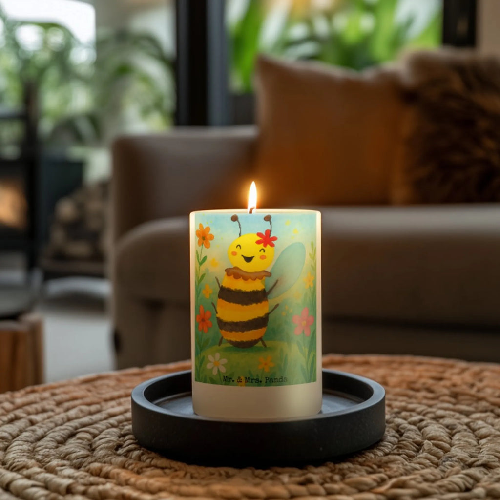 Kerze Biene Happy Design Trauerkerze, Stumpenkerzen-Set, Kerze Mit Motiv, Laternenkerze, Tafelkerze, Kerze Mit Gravur, Streukerze, Dinnerkerzenpaar, Dinnerkerze, Duftkerze, Glas-Kerze, Kerze Für Advent, Stabkerze, Kerze Für Geburtstag, Gedenkkerze, Kerze Mit Namensgravur, Kerze Ohne Duft, Kerze Mit Fotoeinleger, Grabkerze, Metall-Kerze, Blockkerze, Kerze, Kerze Für Firmung, Kerze Für Ostern, Kerze Mit Duft, Gartenkerze, Teelicht, Andachtskerze, Kerze Für Hochzeit, Kerze Als Gastgeschenk, Kerze Für Weihnachten, Sojawachskerze, Handgegossene Kerze, Kerze Für Taufe, Handgemachte Kerze, Kerze Mit Spruch, Stumpenkerze, Fair-Trade-Kerze, Kerze Mit Prägung, Tischkerze, Votivkerze, Kerze Für Kommunion, Grablicht, Stearin­kerze, Outdoor-Kerze, Bio-Kerze, Biene, Wespe, Hummel
