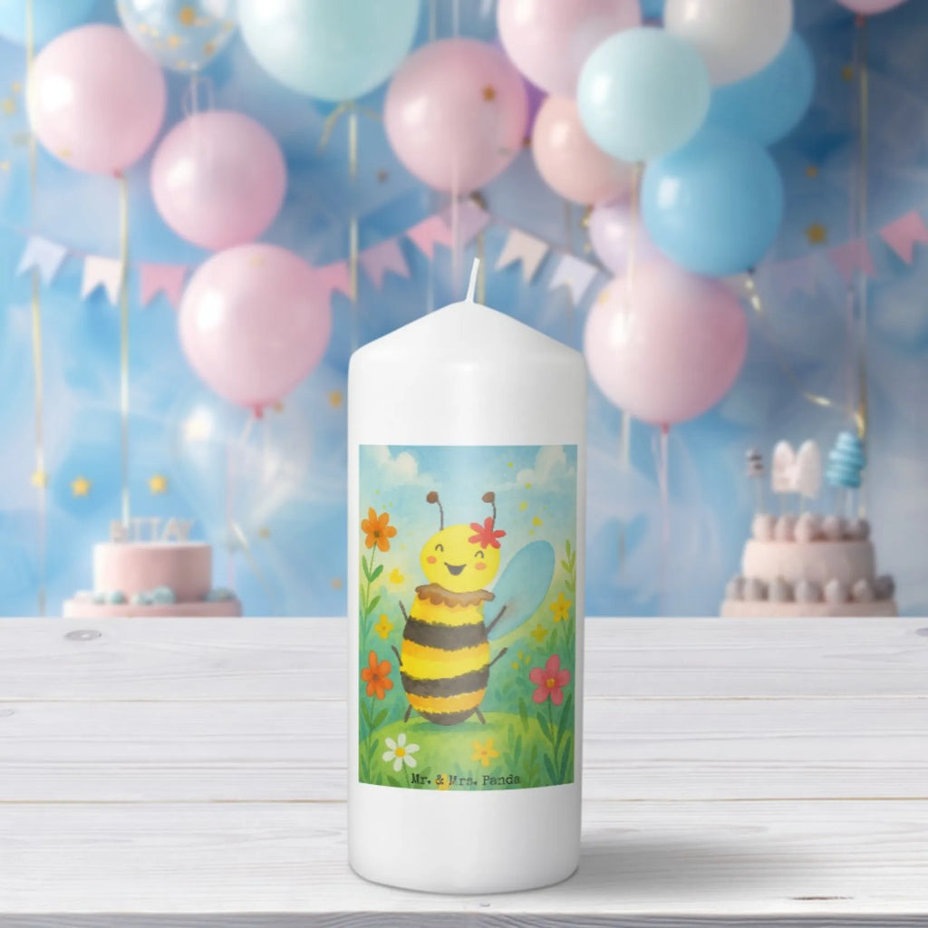 Kerze Biene Happy Design Trauerkerze, Stumpenkerzen-Set, Kerze Mit Motiv, Laternenkerze, Tafelkerze, Kerze Mit Gravur, Streukerze, Dinnerkerzenpaar, Dinnerkerze, Duftkerze, Glas-Kerze, Kerze Für Advent, Stabkerze, Kerze Für Geburtstag, Gedenkkerze, Kerze Mit Namensgravur, Kerze Ohne Duft, Kerze Mit Fotoeinleger, Grabkerze, Metall-Kerze, Blockkerze, Kerze, Kerze Für Firmung, Kerze Für Ostern, Kerze Mit Duft, Gartenkerze, Teelicht, Andachtskerze, Kerze Für Hochzeit, Kerze Als Gastgeschenk, Kerze Für Weihnachten, Sojawachskerze, Handgegossene Kerze, Kerze Für Taufe, Handgemachte Kerze, Kerze Mit Spruch, Stumpenkerze, Fair-Trade-Kerze, Kerze Mit Prägung, Tischkerze, Votivkerze, Kerze Für Kommunion, Grablicht, Stearin­kerze, Outdoor-Kerze, Bio-Kerze, Biene, Wespe, Hummel