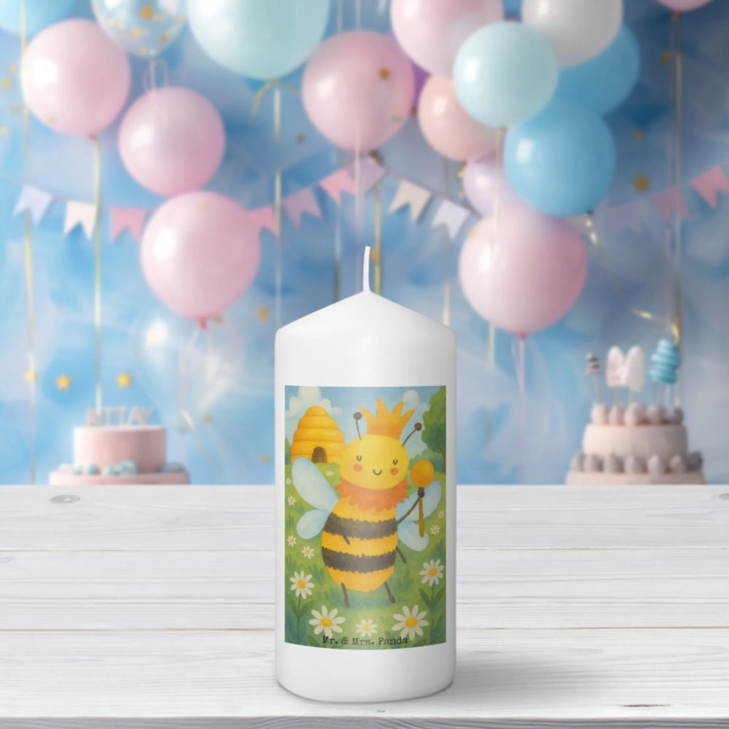 Kerze Biene König Design Andachtskerze, Glas-Kerze, Grabkerze, Metall-Kerze, Trauerkerze, Duftkerze, Kerze Für Taufe, Kerze Für Kommunion, Stearin­kerze, Gedenkkerze, Stumpenkerzen-Set, Dinnerkerze, Laternenkerze, Kerze Mit Fotoeinleger, Dinnerkerzenpaar, Kerze Mit Spruch, Outdoor-Kerze, Stumpenkerze, Streukerze, Handgemachte Kerze, Stabkerze, Sojawachskerze, Kerze Als Gastgeschenk, Bio-Kerze, Kerze Ohne Duft, Blockkerze, Kerze Für Ostern, Fair-Trade-Kerze, Kerze Für Hochzeit, Votivkerze, Kerze Mit Gravur, Kerze, Teelicht, Kerze Mit Duft, Gartenkerze, Tischkerze, Tafelkerze, Kerze Mit Motiv, Kerze Mit Namensgravur, Kerze Mit Prägung, Grablicht, Kerze Für Geburtstag, Kerze Für Weihnachten, Kerze Für Advent, Kerze Für Firmung, Handgegossene Kerze, Biene, Wespe, Hummel