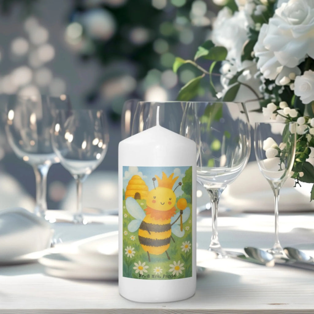 Kerze Biene König Design Andachtskerze, Glas-Kerze, Grabkerze, Metall-Kerze, Trauerkerze, Duftkerze, Kerze Für Taufe, Kerze Für Kommunion, Stearin­kerze, Gedenkkerze, Stumpenkerzen-Set, Dinnerkerze, Laternenkerze, Kerze Mit Fotoeinleger, Dinnerkerzenpaar, Kerze Mit Spruch, Outdoor-Kerze, Stumpenkerze, Streukerze, Handgemachte Kerze, Stabkerze, Sojawachskerze, Kerze Als Gastgeschenk, Bio-Kerze, Kerze Ohne Duft, Blockkerze, Kerze Für Ostern, Fair-Trade-Kerze, Kerze Für Hochzeit, Votivkerze, Kerze Mit Gravur, Kerze, Teelicht, Kerze Mit Duft, Gartenkerze, Tischkerze, Tafelkerze, Kerze Mit Motiv, Kerze Mit Namensgravur, Kerze Mit Prägung, Grablicht, Kerze Für Geburtstag, Kerze Für Weihnachten, Kerze Für Advent, Kerze Für Firmung, Handgegossene Kerze, Biene, Wespe, Hummel