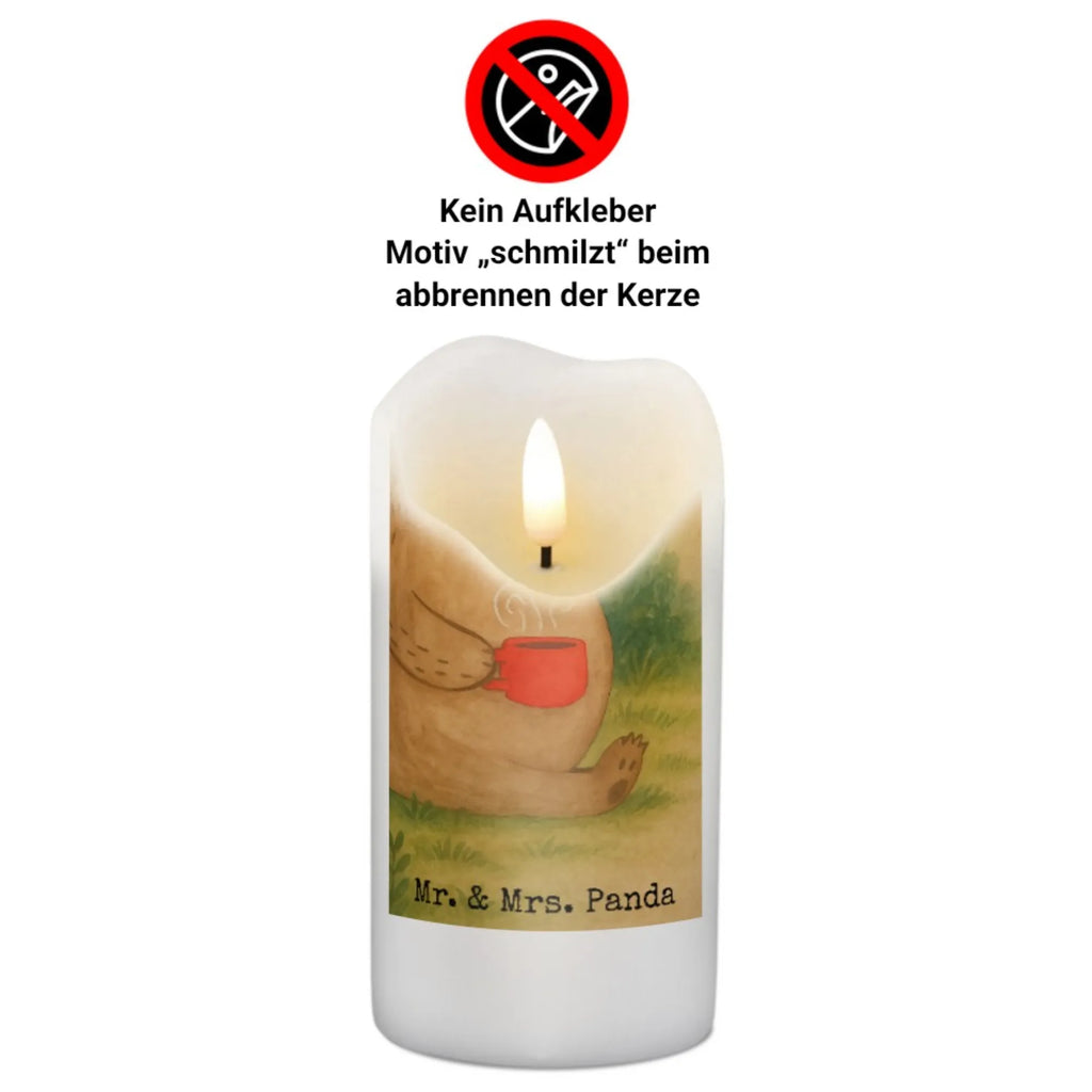 Kerze Bär Kaffee Design Stumpenkerzen-Set, Kerze Mit Gravur, Votivkerze, Kerze Für Hochzeit, Kerze Mit Motiv, Kerze Für Advent, Kerze Für Ostern, Fair-Trade-Kerze, Kerze Für Geburtstag, Laternenkerze, Kerze Mit Duft, Metall-Kerze, Trauerkerze, Kerze Für Firmung, Tischkerze, Teelicht, Kerze Als Gastgeschenk, Kerze Mit Namensgravur, Streukerze, Kerze Mit Prägung, Kerze, Kerze Mit Fotoeinleger, Andachtskerze, Duftkerze, Tafelkerze, Handgemachte Kerze, Kerze Für Kommunion, Glas-Kerze, Gartenkerze, Kerze Ohne Duft, Outdoor-Kerze, Blockkerze, Stumpenkerze, Handgegossene Kerze, Bio-Kerze, Grabkerze, Gedenkkerze, Kerze Für Taufe, Kerze Mit Spruch, Stearin­kerze, Stabkerze, Dinnerkerzenpaar, Grablicht, Dinnerkerze, Sojawachskerze, Kerze Für Weihnachten, Bär, Teddy, Teddybär, Morgenroutine, Welt erobern, Motivation, guten Morgen, Coffee, Kaffee, Bären, Welt retten
