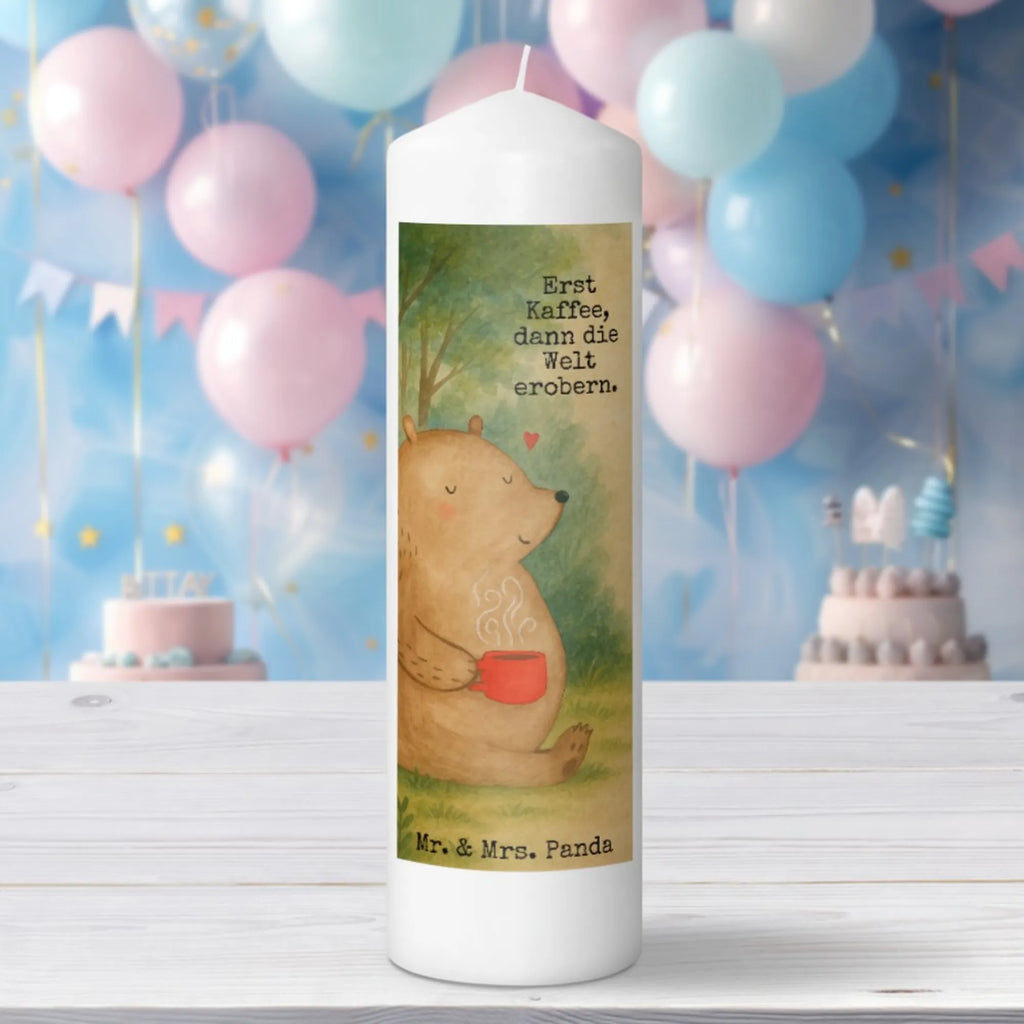 Kerze Bär Kaffee Design Stumpenkerzen-Set, Kerze Mit Gravur, Votivkerze, Kerze Für Hochzeit, Kerze Mit Motiv, Kerze Für Advent, Kerze Für Ostern, Fair-Trade-Kerze, Kerze Für Geburtstag, Laternenkerze, Kerze Mit Duft, Metall-Kerze, Trauerkerze, Kerze Für Firmung, Tischkerze, Teelicht, Kerze Als Gastgeschenk, Kerze Mit Namensgravur, Streukerze, Kerze Mit Prägung, Kerze, Kerze Mit Fotoeinleger, Andachtskerze, Duftkerze, Tafelkerze, Handgemachte Kerze, Kerze Für Kommunion, Glas-Kerze, Gartenkerze, Kerze Ohne Duft, Outdoor-Kerze, Blockkerze, Stumpenkerze, Handgegossene Kerze, Bio-Kerze, Grabkerze, Gedenkkerze, Kerze Für Taufe, Kerze Mit Spruch, Stearin­kerze, Stabkerze, Dinnerkerzenpaar, Grablicht, Dinnerkerze, Sojawachskerze, Kerze Für Weihnachten, Bär, Teddy, Teddybär, Morgenroutine, Welt erobern, Motivation, guten Morgen, Coffee, Kaffee, Bären, Welt retten