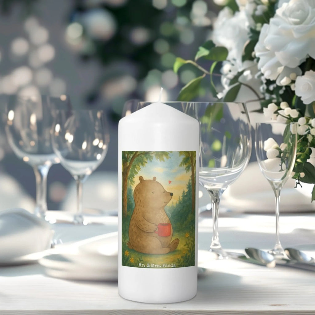 Kerze Bär Kaffee Design Stumpenkerzen-Set, Kerze Mit Gravur, Votivkerze, Kerze Für Hochzeit, Kerze Mit Motiv, Kerze Für Advent, Kerze Für Ostern, Fair-Trade-Kerze, Kerze Für Geburtstag, Laternenkerze, Kerze Mit Duft, Metall-Kerze, Trauerkerze, Kerze Für Firmung, Tischkerze, Teelicht, Kerze Als Gastgeschenk, Kerze Mit Namensgravur, Streukerze, Kerze Mit Prägung, Kerze, Kerze Mit Fotoeinleger, Andachtskerze, Duftkerze, Tafelkerze, Handgemachte Kerze, Kerze Für Kommunion, Glas-Kerze, Gartenkerze, Kerze Ohne Duft, Outdoor-Kerze, Blockkerze, Stumpenkerze, Handgegossene Kerze, Bio-Kerze, Grabkerze, Gedenkkerze, Kerze Für Taufe, Kerze Mit Spruch, Stearin­kerze, Stabkerze, Dinnerkerzenpaar, Grablicht, Dinnerkerze, Sojawachskerze, Kerze Für Weihnachten, Bär, Teddy, Teddybär, Morgenroutine, Welt erobern, Motivation, guten Morgen, Coffee, Kaffee, Bären, Welt retten