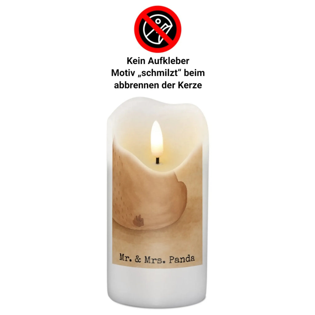 Kerze Bär Schulterblick Design Kerze Mit Prägung, Handgemachte Kerze, Outdoor-Kerze, Metall-Kerze, Bio-Kerze, Sojawachskerze, Dinnerkerze, Glas-Kerze, Tischkerze, Grablicht, Tafelkerze, Kerze Mit Duft, Stumpenkerzen-Set, Gedenkkerze, Kerze Für Weihnachten, Fair-Trade-Kerze, Blockkerze, Kerze Für Taufe, Stabkerze, Kerze Mit Fotoeinleger, Trauerkerze, Kerze Mit Namensgravur, Kerze Als Gastgeschenk, Kerze Für Geburtstag, Kerze Für Advent, Kerze Für Ostern, Teelicht, Stearin­kerze, Stumpenkerze, Laternenkerze, Kerze, Andachtskerze, Votivkerze, Gartenkerze, Kerze Ohne Duft, Streukerze, Handgegossene Kerze, Kerze Mit Gravur, Kerze Mit Spruch, Dinnerkerzenpaar, Kerze Für Hochzeit, Grabkerze, Kerze Für Firmung, Duftkerze, Kerze Mit Motiv, Kerze Für Kommunion, Bär, Teddy, Teddybär, Weltansicht, Selbstachtung, Bären, Bärenliebe, Motivation, Weisheit