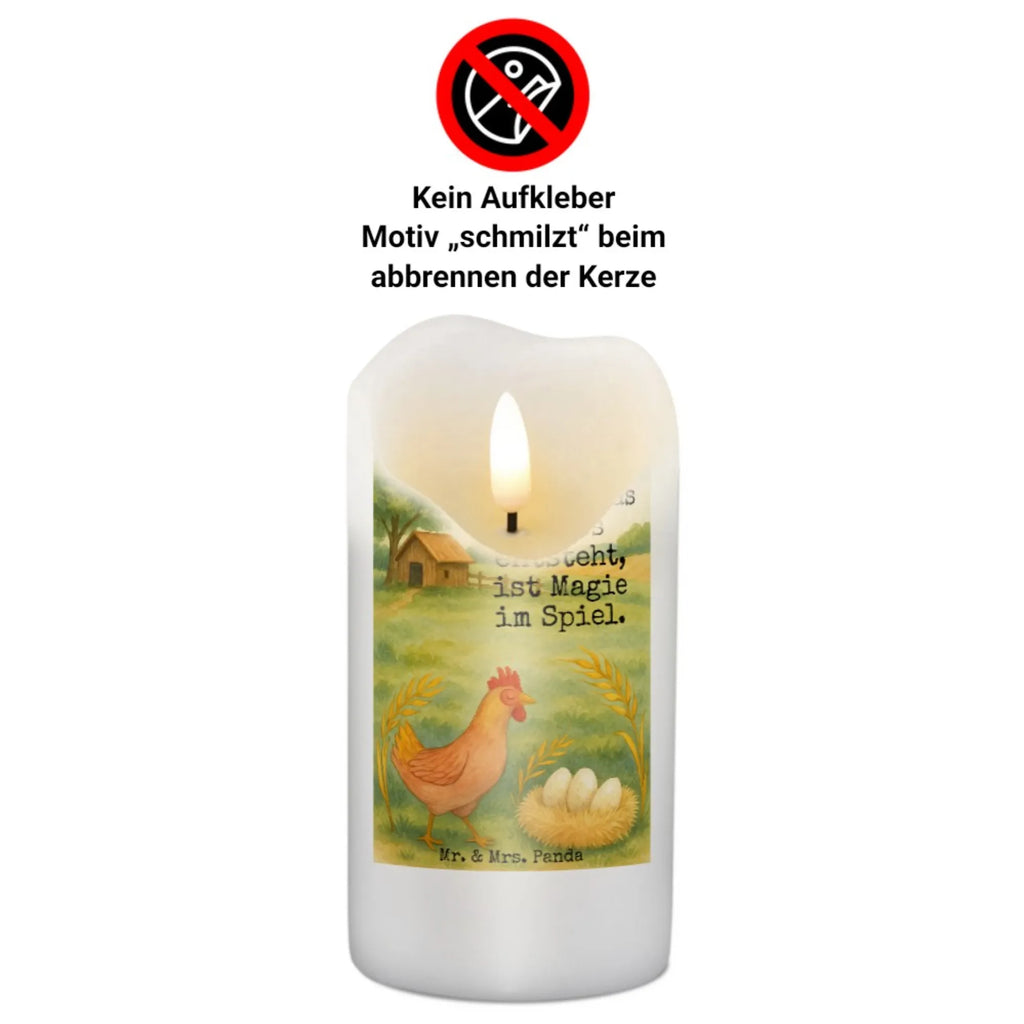 Kerze Huhn Stolz Design Bio-Kerze, Kerze Als Gastgeschenk, Kerze Mit Spruch, Kerze Mit Prägung, Kerze Für Advent, Fair-Trade-Kerze, Kerze Mit Fotoeinleger, Kerze, Andachtskerze, Blockkerze, Grablicht, Stumpenkerze, Kerze Mit Gravur, Stumpenkerzen-Set, Sojawachskerze, Kerze Mit Namensgravur, Streukerze, Stabkerze, Kerze Für Weihnachten, Handgemachte Kerze, Metall-Kerze, Kerze Ohne Duft, Gedenkkerze, Glas-Kerze, Stearin­kerze, Kerze Für Kommunion, Laternenkerze, Tafelkerze, Duftkerze, Outdoor-Kerze, Teelicht, Dinnerkerze, Kerze Für Geburtstag, Votivkerze, Tischkerze, Handgegossene Kerze, Gartenkerze, Kerze Für Firmung, Trauerkerze, Grabkerze, Kerze Für Taufe, Kerze Für Hochzeit, Kerze Mit Motiv, Kerze Mit Duft, Dinnerkerzenpaar, Kerze Für Ostern, Bauernhof, Hoftiere, Landwirt, Landwirtin, Geburt, Hühner, Schwangerschaft, Henne, Hahn, Motivation, Magie, Hof, Landleben, Eier, Spruch
