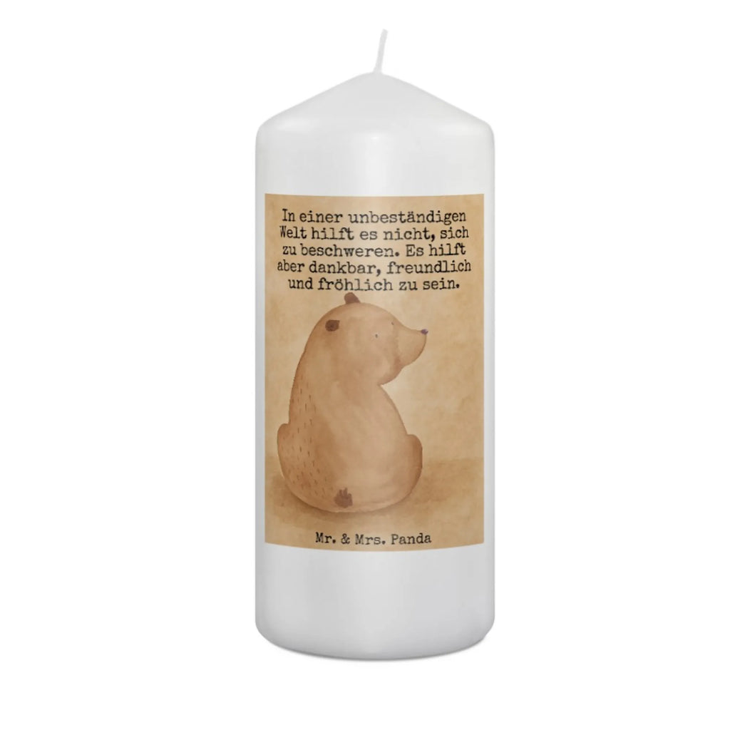 Kerze Bär Schulterblick Design Kerze Mit Prägung, Handgemachte Kerze, Outdoor-Kerze, Metall-Kerze, Bio-Kerze, Sojawachskerze, Dinnerkerze, Glas-Kerze, Tischkerze, Grablicht, Tafelkerze, Kerze Mit Duft, Stumpenkerzen-Set, Gedenkkerze, Kerze Für Weihnachten, Fair-Trade-Kerze, Blockkerze, Kerze Für Taufe, Stabkerze, Kerze Mit Fotoeinleger, Trauerkerze, Kerze Mit Namensgravur, Kerze Als Gastgeschenk, Kerze Für Geburtstag, Kerze Für Advent, Kerze Für Ostern, Teelicht, Stearin­kerze, Stumpenkerze, Laternenkerze, Kerze, Andachtskerze, Votivkerze, Gartenkerze, Kerze Ohne Duft, Streukerze, Handgegossene Kerze, Kerze Mit Gravur, Kerze Mit Spruch, Dinnerkerzenpaar, Kerze Für Hochzeit, Grabkerze, Kerze Für Firmung, Duftkerze, Kerze Mit Motiv, Kerze Für Kommunion, Bär, Teddy, Teddybär, Weltansicht, Selbstachtung, Bären, Bärenliebe, Motivation, Weisheit
