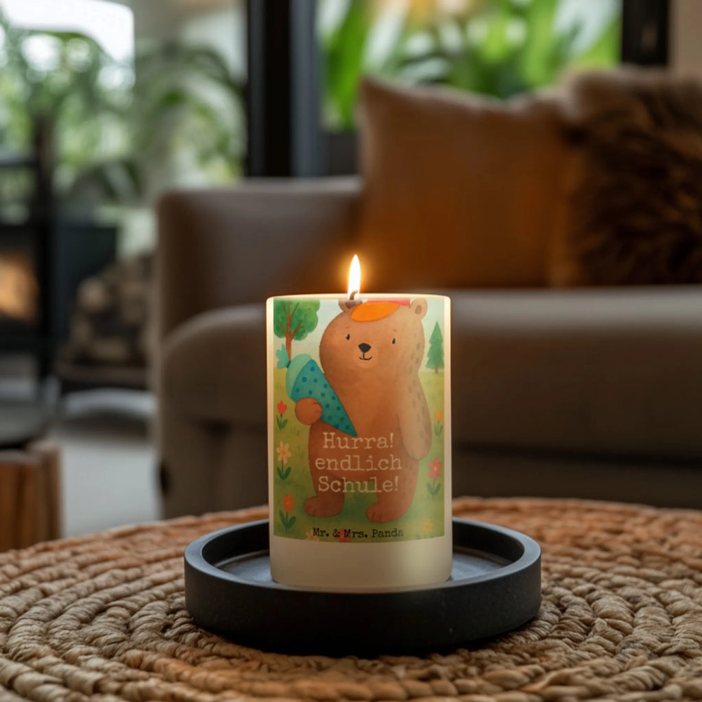 Kerze Bär Schultüte Design Handgegossene Kerze, Trauerkerze, Stearin­kerze, Teelicht, Grablicht, Gartenkerze, Tafelkerze, Stumpenkerze, Dinnerkerzenpaar, Kerze Für Weihnachten, Tischkerze, Streukerze, Stabkerze, Kerze Für Ostern, Kerze Mit Duft, Duftkerze, Kerze Als Gastgeschenk, Bio-Kerze, Kerze Ohne Duft, Kerze, Kerze Für Advent, Dinnerkerze, Kerze Mit Gravur, Outdoor-Kerze, Gedenkkerze, Votivkerze, Kerze Für Firmung, Kerze Mit Prägung, Kerze Für Taufe, Metall-Kerze, Kerze Für Kommunion, Kerze Mit Spruch, Sojawachskerze, Glas-Kerze, Stumpenkerzen-Set, Kerze Für Hochzeit, Grabkerze, Andachtskerze, Kerze Mit Motiv, Kerze Für Geburtstag, Kerze Mit Fotoeinleger, Handgemachte Kerze, Blockkerze, Laternenkerze, Kerze Mit Namensgravur, Fair-Trade-Kerze, Bär, Teddy, Teddybär, Bär Motiv, Grundschule, Schultüte, Einschulung Geschenk, Schulbeginn, Erster Schultag Geschenk, Schulanfang, Schule Geschenk