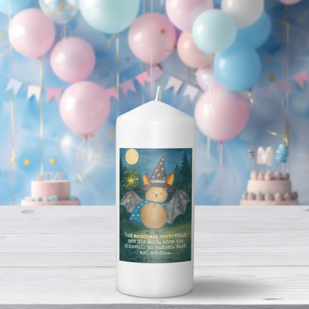 Kerze Fledermaus Zauberer Design Stumpenkerze, Kerze Mit Spruch, Metall-Kerze, Handgemachte Kerze, Kerze Für Firmung, Kerze Für Geburtstag, Kerze Für Taufe, Bio-Kerze, Streukerze, Kerze Für Ostern, Grabkerze, Dinnerkerzenpaar, Kerze Mit Namensgravur, Dinnerkerze, Votivkerze, Gedenkkerze, Stabkerze, Kerze, Duftkerze, Kerze Für Kommunion, Tafelkerze, Kerze Für Weihnachten, Laternenkerze, Fair-Trade-Kerze, Outdoor-Kerze, Kerze Mit Motiv, Grablicht, Glas-Kerze, Kerze Mit Prägung, Teelicht, Andachtskerze, Blockkerze, Kerze Für Hochzeit, Kerze Mit Gravur, Handgegossene Kerze, Sojawachskerze, Kerze Mit Fotoeinleger, Kerze Für Advent, Trauerkerze, Kerze Als Gastgeschenk, Stearin­kerze, Tischkerze, Kerze Mit Duft, Gartenkerze, Kerze Ohne Duft, Stumpenkerzen-Set, Tiermotive, Gute Laune, lustige Sprüche, Tiere, reinsteigern, Fledermaus, Frauen, Zauberer, Fledermäuse, Magier