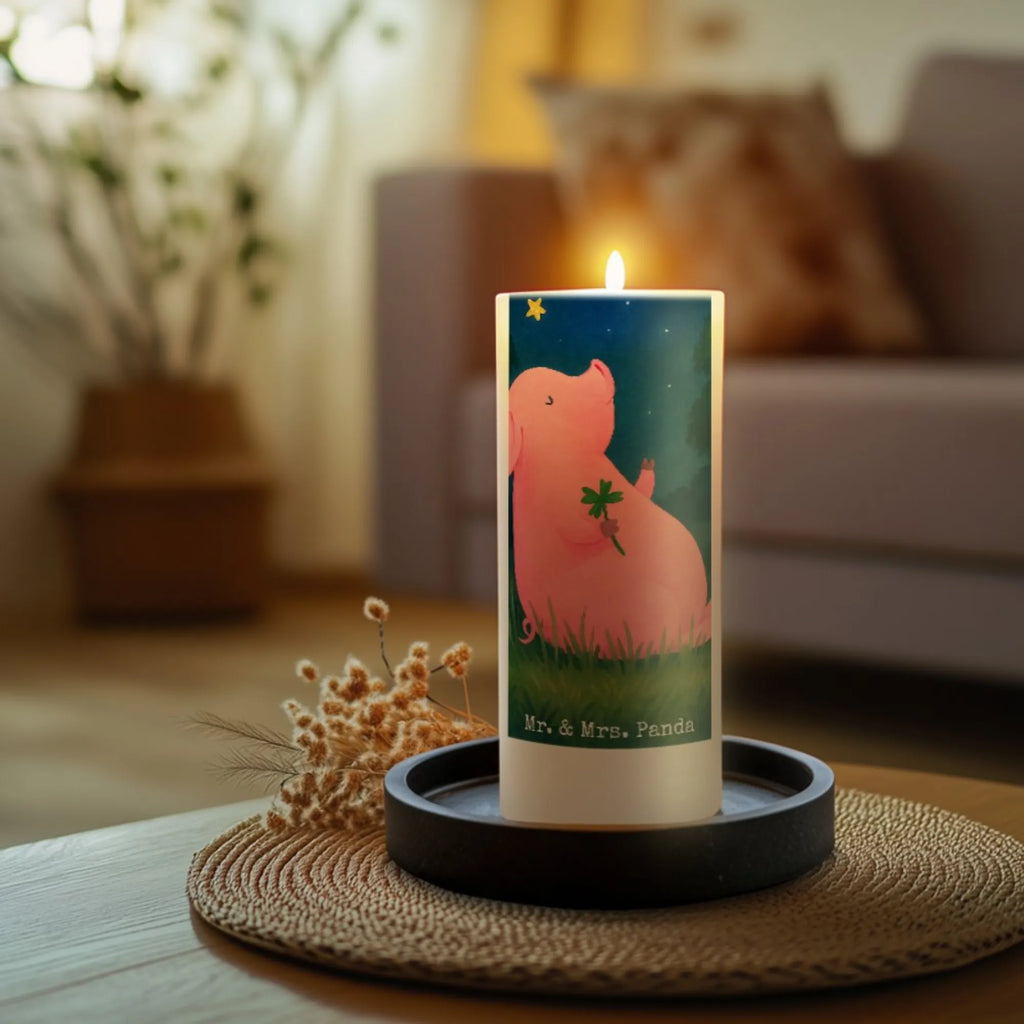 Kerze Schwein Glück Design Kerze Für Weihnachten, Kerze Mit Duft, Fair-Trade-Kerze, Dinnerkerze, Tischkerze, Kerze, Kerze Ohne Duft, Duftkerze, Metall-Kerze, Stabkerze, Sojawachskerze, Kerze Für Kommunion, Blockkerze, Kerze Mit Fotoeinleger, Kerze Für Hochzeit, Handgegossene Kerze, Trauerkerze, Kerze Für Geburtstag, Glas-Kerze, Grabkerze, Kerze Mit Gravur, Tafelkerze, Kerze Für Advent, Kerze Als Gastgeschenk, Kerze Für Ostern, Kerze Mit Namensgravur, Votivkerze, Kerze Mit Spruch, Stumpenkerze, Bio-Kerze, Handgemachte Kerze, Andachtskerze, Gedenkkerze, Kerze Für Firmung, Teelicht, Kerze Mit Motiv, Grablicht, Dinnerkerzenpaar, Laternenkerze, Stearin­kerze, Gartenkerze, Streukerze, Outdoor-Kerze, Kerze Mit Prägung, Stumpenkerzen-Set, Kerze Für Taufe, Tiermotive, Gute Laune, lustige Sprüche, Tiere, Ziele, Glücksschwein. Glück, Träume, Schwein, Sterne, Schweinchen, Sernchen, Glücksbringer, Motivation