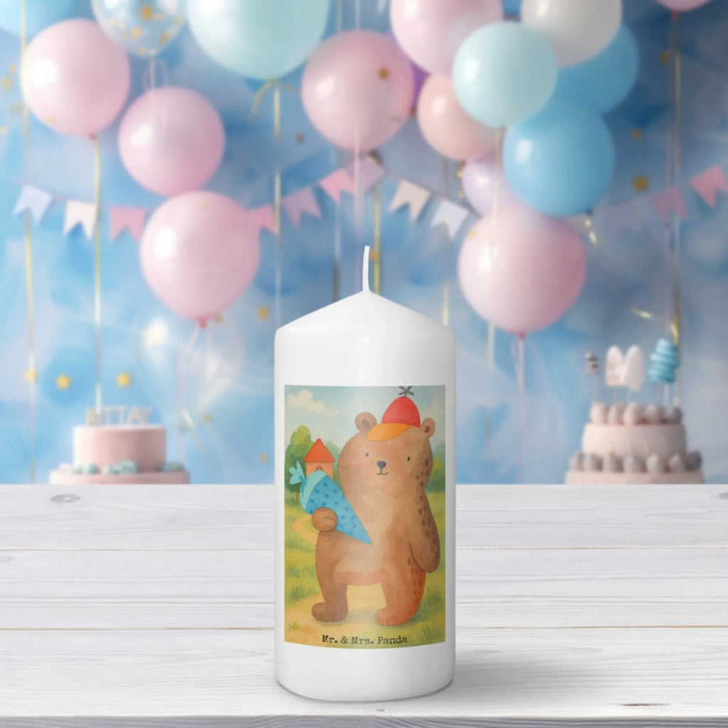 Kerze Bär Schultüte Design Handgegossene Kerze, Trauerkerze, Stearin­kerze, Teelicht, Grablicht, Gartenkerze, Tafelkerze, Stumpenkerze, Dinnerkerzenpaar, Kerze Für Weihnachten, Tischkerze, Streukerze, Stabkerze, Kerze Für Ostern, Kerze Mit Duft, Duftkerze, Kerze Als Gastgeschenk, Bio-Kerze, Kerze Ohne Duft, Kerze, Kerze Für Advent, Dinnerkerze, Kerze Mit Gravur, Outdoor-Kerze, Gedenkkerze, Votivkerze, Kerze Für Firmung, Kerze Mit Prägung, Kerze Für Taufe, Metall-Kerze, Kerze Für Kommunion, Kerze Mit Spruch, Sojawachskerze, Glas-Kerze, Stumpenkerzen-Set, Kerze Für Hochzeit, Grabkerze, Andachtskerze, Kerze Mit Motiv, Kerze Für Geburtstag, Kerze Mit Fotoeinleger, Handgemachte Kerze, Blockkerze, Laternenkerze, Kerze Mit Namensgravur, Fair-Trade-Kerze, Bär, Teddy, Teddybär, Bär Motiv, Grundschule, Schultüte, Einschulung Geschenk, Schulbeginn, Erster Schultag Geschenk, Schulanfang, Schule Geschenk