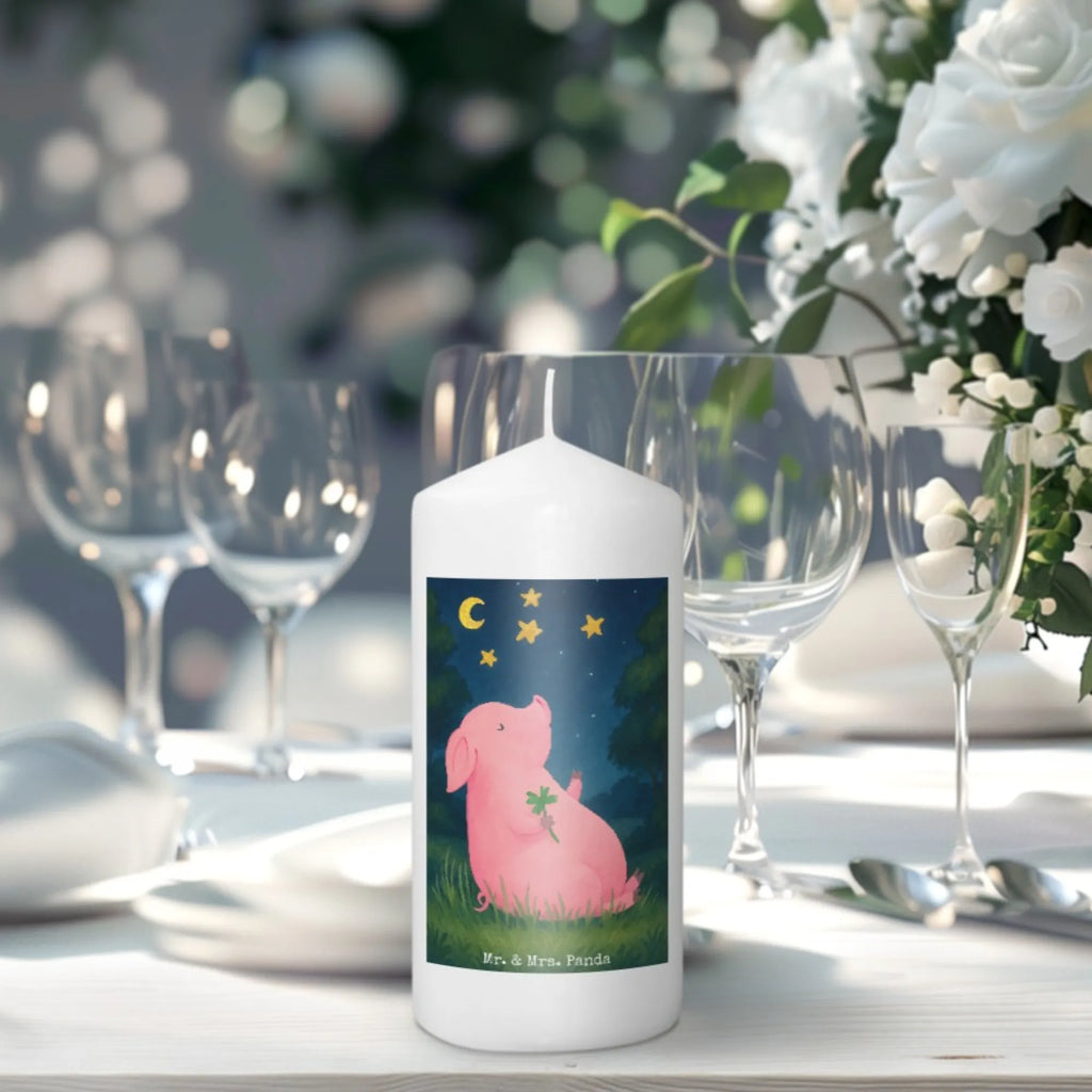 Kerze Schwein Glück Design Kerze Für Weihnachten, Kerze Mit Duft, Fair-Trade-Kerze, Dinnerkerze, Tischkerze, Kerze, Kerze Ohne Duft, Duftkerze, Metall-Kerze, Stabkerze, Sojawachskerze, Kerze Für Kommunion, Blockkerze, Kerze Mit Fotoeinleger, Kerze Für Hochzeit, Handgegossene Kerze, Trauerkerze, Kerze Für Geburtstag, Glas-Kerze, Grabkerze, Kerze Mit Gravur, Tafelkerze, Kerze Für Advent, Kerze Als Gastgeschenk, Kerze Für Ostern, Kerze Mit Namensgravur, Votivkerze, Kerze Mit Spruch, Stumpenkerze, Bio-Kerze, Handgemachte Kerze, Andachtskerze, Gedenkkerze, Kerze Für Firmung, Teelicht, Kerze Mit Motiv, Grablicht, Dinnerkerzenpaar, Laternenkerze, Stearin­kerze, Gartenkerze, Streukerze, Outdoor-Kerze, Kerze Mit Prägung, Stumpenkerzen-Set, Kerze Für Taufe, Tiermotive, Gute Laune, lustige Sprüche, Tiere, Ziele, Glücksschwein. Glück, Träume, Schwein, Sterne, Schweinchen, Sernchen, Glücksbringer, Motivation