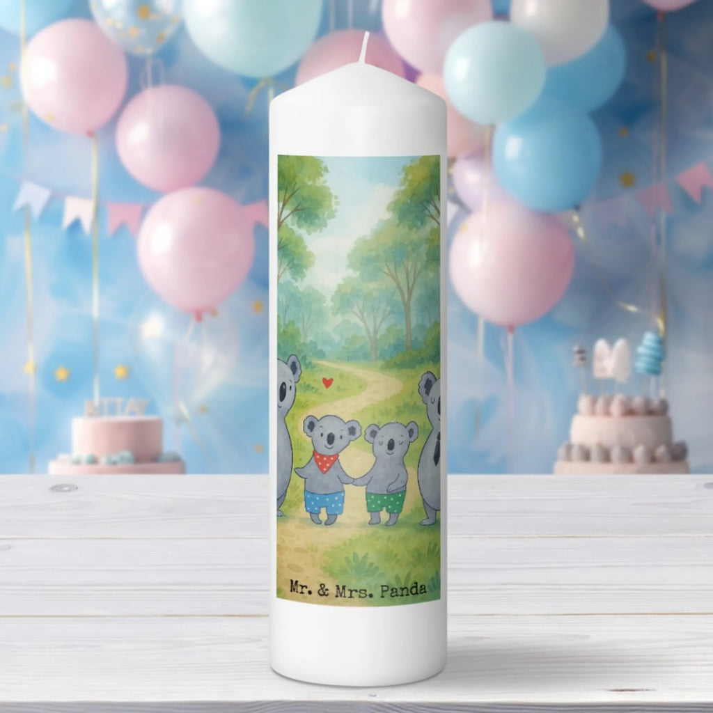 Kerze Koala Familie zwei Design Outdoor-Kerze, Kerze Für Firmung, Grablicht, Duftkerze, Kerze Mit Gravur, Dinnerkerze, Kerze Mit Namensgravur, Tischkerze, Kerze, Laternenkerze, Glas-Kerze, Metall-Kerze, Kerze Für Advent, Stumpenkerzen-Set, Grabkerze, Bio-Kerze, Fair-Trade-Kerze, Handgegossene Kerze, Kerze Mit Fotoeinleger, Kerze Für Kommunion, Kerze Als Gastgeschenk, Kerze Für Taufe, Votivkerze, Gedenkkerze, Kerze Mit Prägung, Dinnerkerzenpaar, Andachtskerze, Kerze Mit Spruch, Tafelkerze, Sojawachskerze, Stumpenkerze, Streukerze, Kerze Ohne Duft, Gartenkerze, Kerze Mit Motiv, Kerze Für Hochzeit, Teelicht, Kerze Für Geburtstag, Kerze Mit Duft, Handgemachte Kerze, Kerze Für Weihnachten, Trauerkerze, Stabkerze, Blockkerze, Kerze Für Ostern, Stearin­kerze, Familie, Vatertag, Muttertag, Bruder, Schwester, Mama, Papa, Oma, Opa, Lieblingsfamilie, Familienzeit, Koalafamilie, Koala, Koalabär, Familienleben, beste Familie