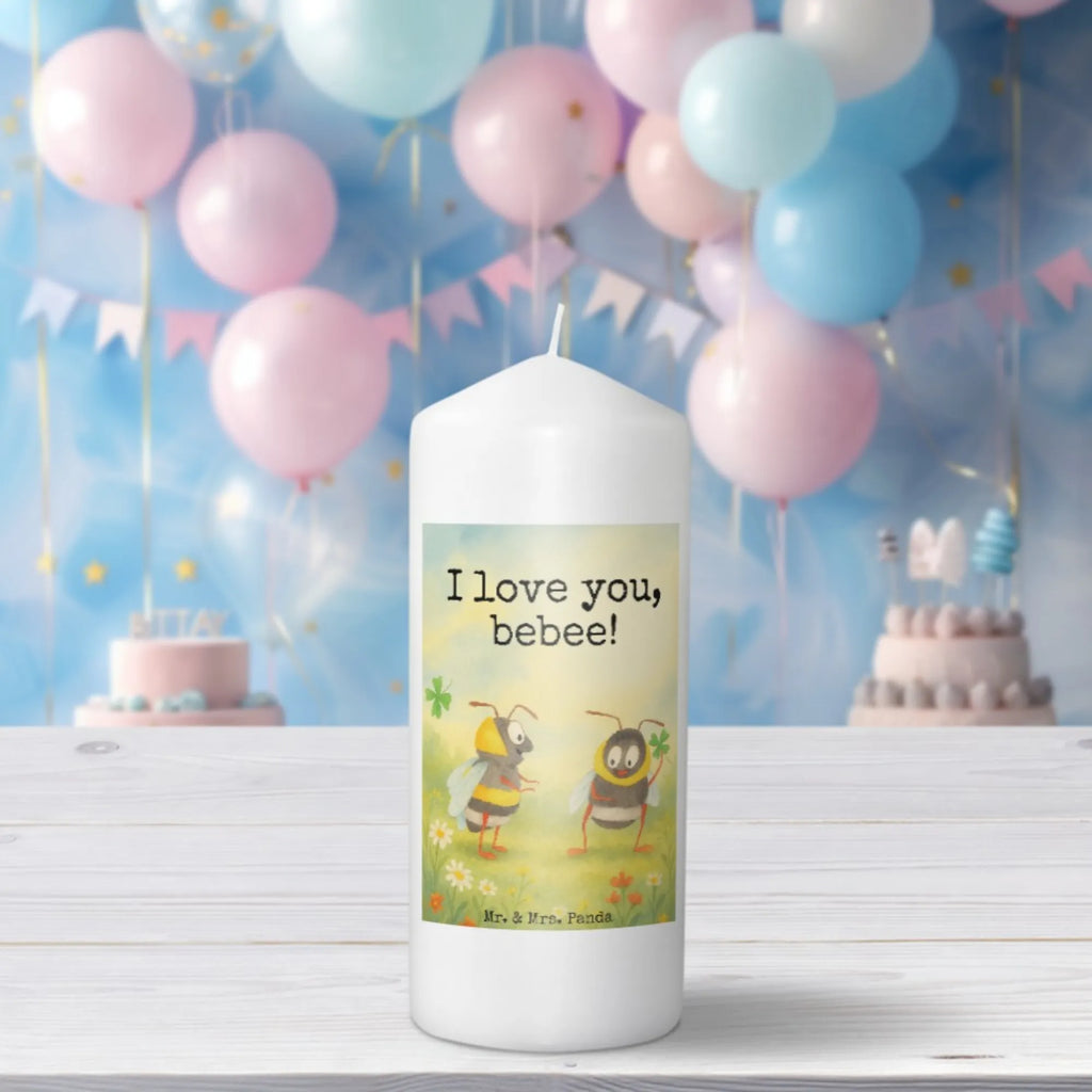 Kerze Bienen Paar Design Kerze Für Advent, Kerze, Kerze Für Weihnachten, Outdoor-Kerze, Stumpenkerzen-Set, Duftkerze, Kerze Für Ostern, Stumpenkerze, Tischkerze, Kerze Für Firmung, Kerze Mit Gravur, Stabkerze, Kerze Mit Motiv, Trauerkerze, Kerze Mit Duft, Handgemachte Kerze, Dinnerkerzenpaar, Fair-Trade-Kerze, Kerze Für Geburtstag, Kerze Mit Fotoeinleger, Tafelkerze, Stearin­kerze, Votivkerze, Blockkerze, Teelicht, Gedenkkerze, Grablicht, Metall-Kerze, Kerze Ohne Duft, Gartenkerze, Laternenkerze, Kerze Für Kommunion, Streukerze, Kerze Als Gastgeschenk, Kerze Für Hochzeit, Kerze Mit Namensgravur, Grabkerze, Kerze Mit Spruch, Sojawachskerze, Dinnerkerze, Bio-Kerze, Handgegossene Kerze, Kerze Für Taufe, Glas-Kerze, Andachtskerze, Kerze Mit Prägung, Liebe, Partner, Freund, Freundin, Ehemann, Ehefrau, Heiraten, Verlobung, Heiratsantrag, Liebesgeschenk, Jahrestag, Hocheitstag, Geschenk für Frauen, Geschenk für Partner, Geschenk für Freundin, Valentinstag, Hochzeitstag, Schildkröten, verliebte Schildkröten, für Ehemann, für Männer, Mitbringsel, Liebesbeweis