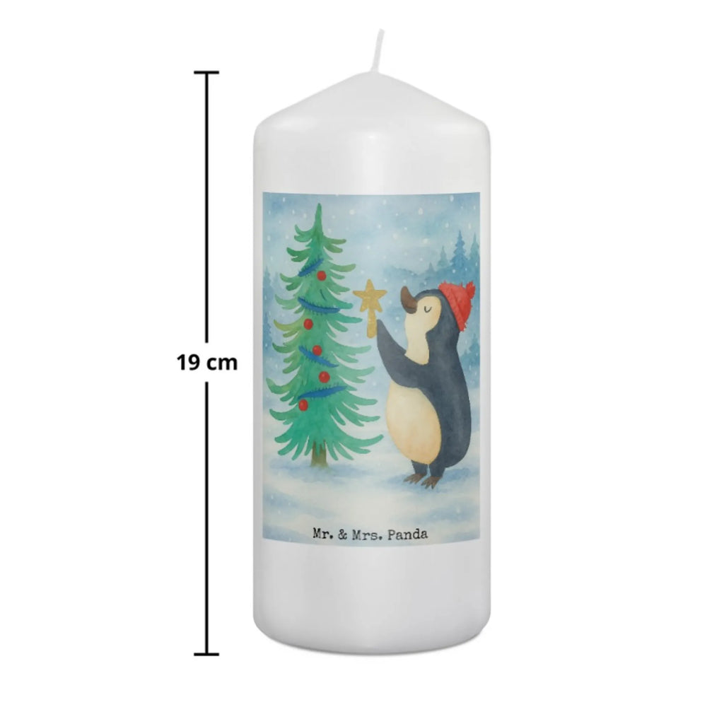 Kerze Pinguin Weihnachtsbaum Design Kerze Mit Namensgravur, Stabkerze, Votivkerze, Laternenkerze, Trauerkerze, Stumpenkerze, Duftkerze, Kerze Für Kommunion, Kerze Für Advent, Kerze Für Geburtstag, Fair-Trade-Kerze, Bio-Kerze, Kerze Mit Motiv, Kerze Mit Spruch, Kerze Als Gastgeschenk, Blockkerze, Handgemachte Kerze, Stumpenkerzen-Set, Kerze Ohne Duft, Metall-Kerze, Glas-Kerze, Tafelkerze, Andachtskerze, Kerze, Kerze Für Firmung, Kerze Mit Duft, Kerze Für Taufe, Grabkerze, Outdoor-Kerze, Gedenkkerze, Kerze Mit Fotoeinleger, Teelicht, Grablicht, Gartenkerze, Kerze Mit Prägung, Dinnerkerzenpaar, Tischkerze, Kerze Für Weihnachten, Handgegossene Kerze, Dinnerkerze, Kerze Für Ostern, Kerze Mit Gravur, Stearin­kerze, Streukerze, Sojawachskerze, Kerze Für Hochzeit, Winter, Weihnachten, Weihnachtsdeko, Nikolaus, Advent, Heiligabend, Wintermotiv, Pinguin