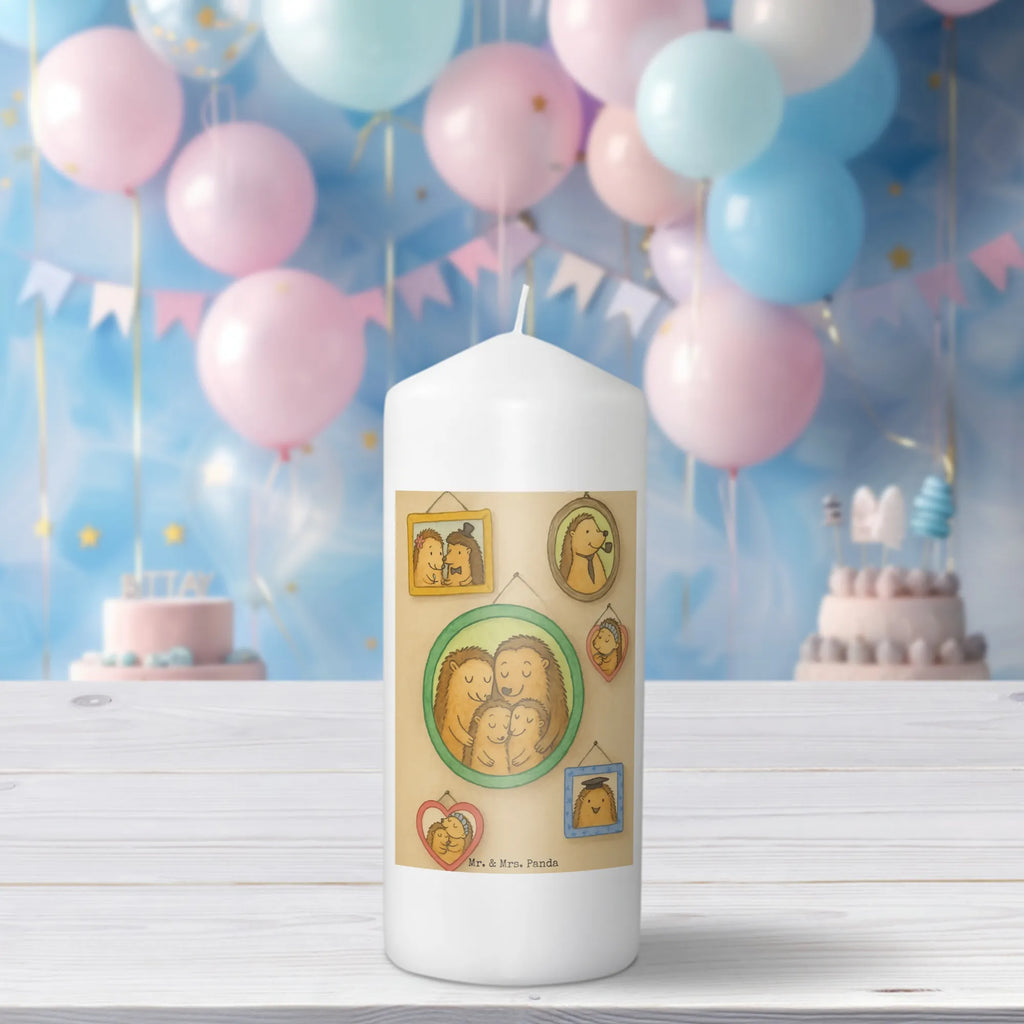 Kerze Igel Familie Design Kerze Mit Namensgravur, Kerze Ohne Duft, Kerze Mit Duft, Stumpenkerze, Votivkerze, Metall-Kerze, Teelicht, Tischkerze, Tafelkerze, Kerze Mit Fotoeinleger, Kerze Mit Spruch, Bio-Kerze, Handgegossene Kerze, Kerze Für Firmung, Dinnerkerzenpaar, Andachtskerze, Grabkerze, Gartenkerze, Glas-Kerze, Kerze Für Weihnachten, Kerze Für Ostern, Kerze Für Advent, Stumpenkerzen-Set, Blockkerze, Streukerze, Kerze Mit Motiv, Kerze Mit Prägung, Outdoor-Kerze, Kerze Für Kommunion, Kerze Mit Gravur, Kerze Für Geburtstag, Fair-Trade-Kerze, Kerze Für Hochzeit, Laternenkerze, Stabkerze, Sojawachskerze, Duftkerze, Handgemachte Kerze, Kerze, Trauerkerze, Kerze Für Taufe, Stearin­kerze, Kerze Als Gastgeschenk, Grablicht, Dinnerkerze, Gedenkkerze, Familie, Vatertag, Muttertag, Bruder, Schwester, Mama, Papa, Oma, Opa, Zusammenhalt, Bilder, Glück, Igel, Liebe