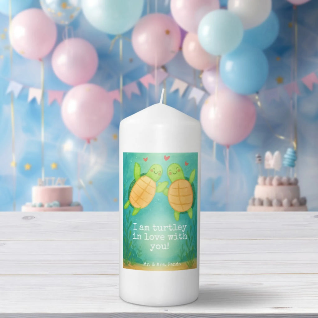 Kerze Schildkröten Paar Design Kerze Als Gastgeschenk, Kerze Für Advent, Dinnerkerze, Votivkerze, Fair-Trade-Kerze, Handgegossene Kerze, Trauerkerze, Kerze Für Weihnachten, Gedenkkerze, Streukerze, Stabkerze, Grablicht, Kerze Für Firmung, Kerze Für Hochzeit, Kerze Mit Namensgravur, Stumpenkerze, Gartenkerze, Duftkerze, Kerze Mit Motiv, Andachtskerze, Blockkerze, Kerze Für Kommunion, Glas-Kerze, Kerze, Kerze Mit Duft, Sojawachskerze, Handgemachte Kerze, Teelicht, Tafelkerze, Metall-Kerze, Bio-Kerze, Kerze Für Taufe, Kerze Ohne Duft, Laternenkerze, Outdoor-Kerze, Tischkerze, Kerze Mit Gravur, Kerze Für Ostern, Stumpenkerzen-Set, Kerze Für Geburtstag, Grabkerze, Kerze Mit Spruch, Stearin­kerze, Kerze Mit Prägung, Kerze Mit Fotoeinleger, Dinnerkerzenpaar, Liebe, Partner, Freund, Freundin, Ehemann, Ehefrau, Heiraten, Verlobung, Heiratsantrag, Liebesgeschenk, Jahrestag, Hocheitstag, Geschenk für Frauen, Liebesbeweis, für Ehemann, für Männer, Valentinstag, Mitbringsel, Hochzeitstag, Geschenk für Freundin, Geschenk für Partner