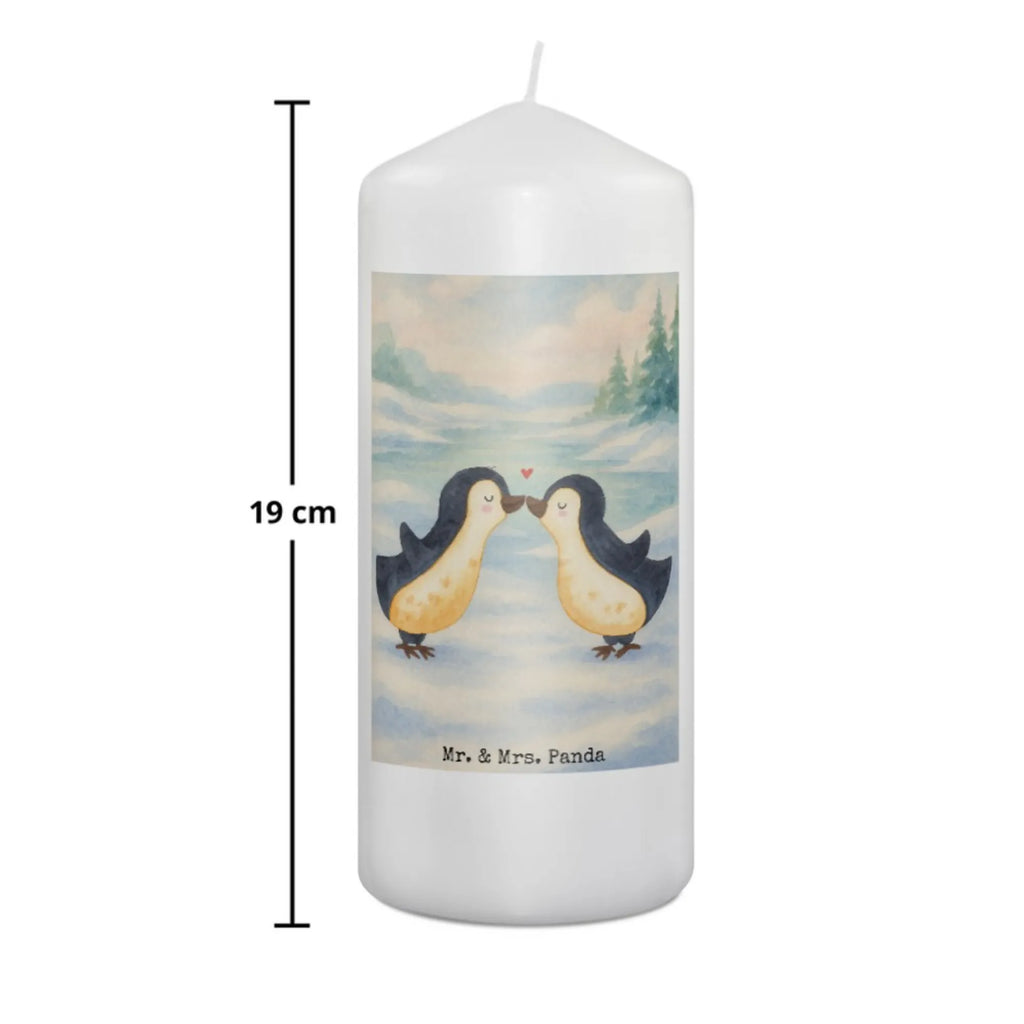 Kerze Pinguin Liebe Design Andachtskerze, Kerze Für Kommunion, Stumpenkerze, Grablicht, Stabkerze, Kerze Mit Spruch, Kerze Mit Motiv, Gartenkerze, Handgemachte Kerze, Metall-Kerze, Kerze Mit Namensgravur, Trauerkerze, Dinnerkerzenpaar, Kerze Mit Prägung, Teelicht, Kerze Für Weihnachten, Fair-Trade-Kerze, Votivkerze, Kerze Für Geburtstag, Kerze Mit Gravur, Dinnerkerze, Tischkerze, Stumpenkerzen-Set, Kerze, Kerze Mit Duft, Outdoor-Kerze, Kerze Ohne Duft, Gedenkkerze, Kerze Als Gastgeschenk, Kerze Für Firmung, Kerze Für Taufe, Tafelkerze, Streukerze, Kerze Für Advent, Grabkerze, Handgegossene Kerze, Duftkerze, Stearin­kerze, Kerze Mit Fotoeinleger, Bio-Kerze, Blockkerze, Laternenkerze, Kerze Für Hochzeit, Kerze Für Ostern, Sojawachskerze, Glas-Kerze, Liebe, Partner, Freund, Freundin, Ehemann, Ehefrau, Heiraten, Verlobung, Heiratsantrag, Liebesgeschenk, Jahrestag, Hocheitstag, Geschenkidee, Geschenk Hochzeitstag, Pinguin Liebe, Pinguin, Pinguinpaar, Pinguin Paar, Hochzeitstag, Verlobter, Geschenk Freundin, Geschenk Freund, Pinguine, Liebesbeweis, Hochzeit, Paar, Pärchen. Liebespaar, Verlobte, Love, Gastgeschenk, Liebesspruch