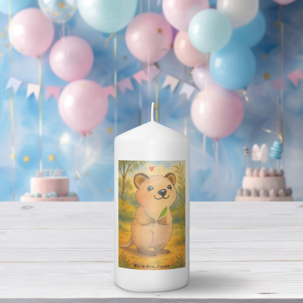 Kerze Quokka Happy Design Kerze Für Hochzeit, Bio-Kerze, Glas-Kerze, Kerze Mit Motiv, Sojawachskerze, Stabkerze, Gartenkerze, Grabkerze, Outdoor-Kerze, Gedenkkerze, Kerze Mit Fotoeinleger, Kerze Für Ostern, Stumpenkerzen-Set, Kerze Mit Prägung, Teelicht, Tafelkerze, Duftkerze, Kerze Mit Gravur, Kerze, Tischkerze, Kerze Für Weihnachten, Laternenkerze, Streukerze, Metall-Kerze, Kerze Ohne Duft, Kerze Für Firmung, Kerze Mit Namensgravur, Votivkerze, Stearin­kerze, Kerze Als Gastgeschenk, Fair-Trade-Kerze, Kerze Für Advent, Dinnerkerzenpaar, Stumpenkerze, Kerze Für Kommunion, Kerze Für Taufe, Dinnerkerze, Kerze Für Geburtstag, Kerze Mit Duft, Handgegossene Kerze, Andachtskerze, Trauerkerze, Grablicht, Blockkerze, Handgemachte Kerze, Kerze Mit Spruch, Tiermotive, Gute Laune, lustige Sprüche, Tiere, Lustiger Spruch, Dinge erledigen, Quokka, Verschieben, Aufschieberitis, Niedliches Tier