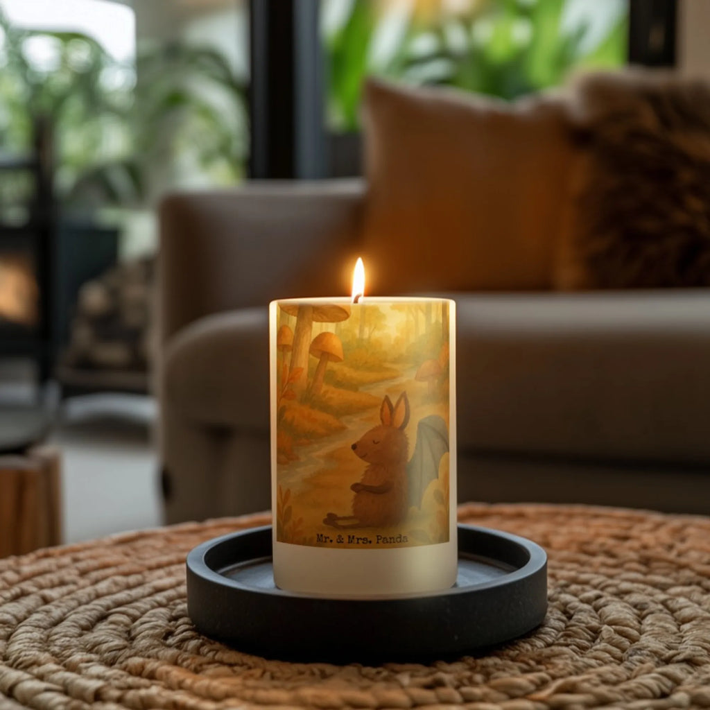 Kerze Fledermaus Sitzen Design Kerze Für Taufe, Kerze Mit Namensgravur, Kerze Für Kommunion, Kerze Für Geburtstag, Kerze Für Advent, Grabkerze, Kerze Mit Spruch, Gedenkkerze, Trauerkerze, Andachtskerze, Streukerze, Dinnerkerze, Kerze Für Weihnachten, Kerze, Blockkerze, Kerze Mit Fotoeinleger, Tischkerze, Tafelkerze, Handgemachte Kerze, Gartenkerze, Kerze Mit Motiv, Bio-Kerze, Metall-Kerze, Kerze Ohne Duft, Kerze Für Hochzeit, Kerze Als Gastgeschenk, Kerze Mit Duft, Stumpenkerze, Dinnerkerzenpaar, Kerze Für Ostern, Kerze Mit Prägung, Laternenkerze, Kerze Für Firmung, Teelicht, Kerze Mit Gravur, Handgegossene Kerze, Outdoor-Kerze, Stabkerze, Votivkerze, Duftkerze, Fair-Trade-Kerze, Stearin­kerze, Glas-Kerze, Sojawachskerze, Stumpenkerzen-Set, Grablicht, Tiermotive, Gute Laune, lustige Sprüche, Tiere, Fledermäuse, entspannen, Motivation, Fledermaus