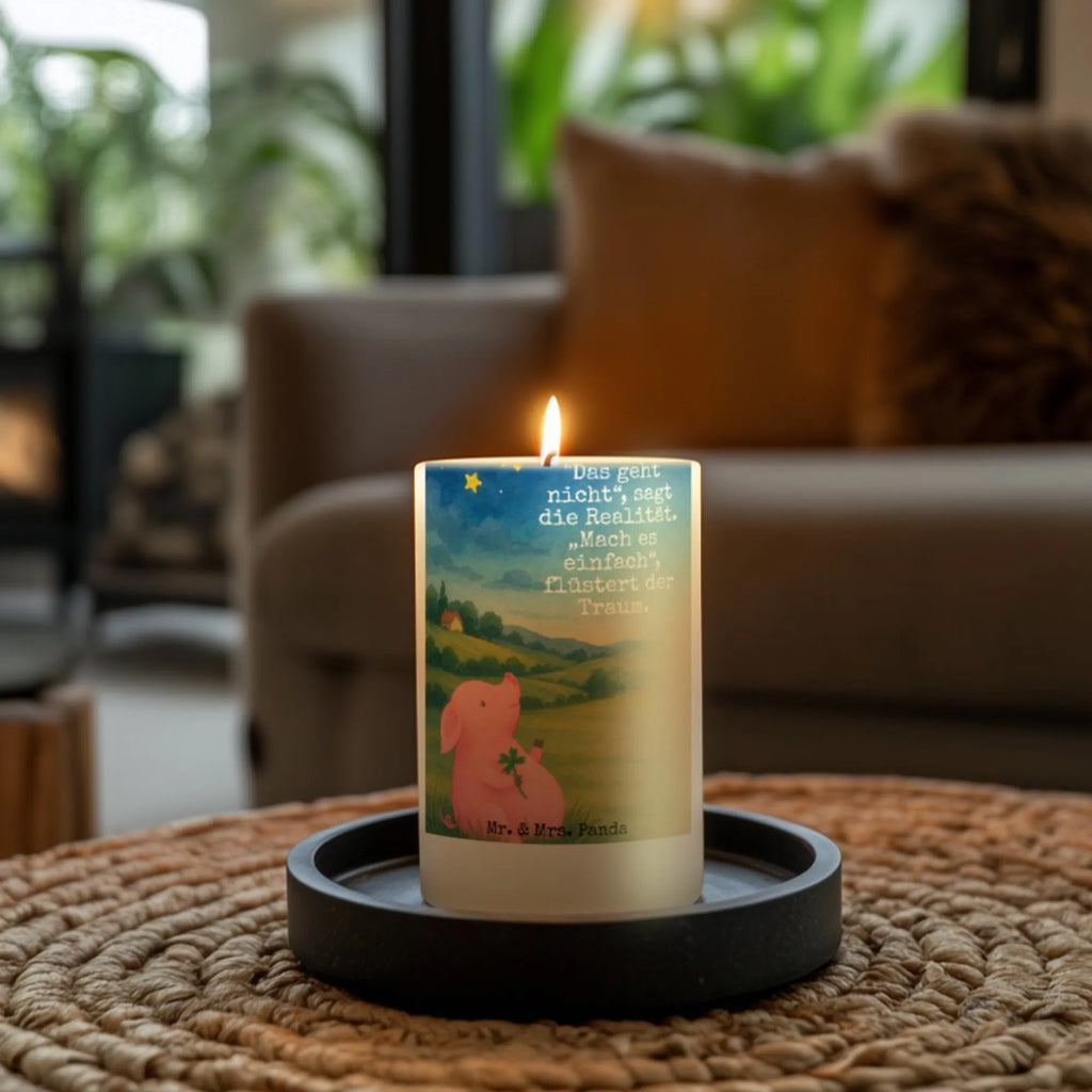 Kerze Schwein Glück Design Kerze Für Weihnachten, Kerze Mit Duft, Fair-Trade-Kerze, Dinnerkerze, Tischkerze, Kerze, Kerze Ohne Duft, Duftkerze, Metall-Kerze, Stabkerze, Sojawachskerze, Kerze Für Kommunion, Blockkerze, Kerze Mit Fotoeinleger, Kerze Für Hochzeit, Handgegossene Kerze, Trauerkerze, Kerze Für Geburtstag, Glas-Kerze, Grabkerze, Kerze Mit Gravur, Tafelkerze, Kerze Für Advent, Kerze Als Gastgeschenk, Kerze Für Ostern, Kerze Mit Namensgravur, Votivkerze, Kerze Mit Spruch, Stumpenkerze, Bio-Kerze, Handgemachte Kerze, Andachtskerze, Gedenkkerze, Kerze Für Firmung, Teelicht, Kerze Mit Motiv, Grablicht, Dinnerkerzenpaar, Laternenkerze, Stearin­kerze, Gartenkerze, Streukerze, Outdoor-Kerze, Kerze Mit Prägung, Stumpenkerzen-Set, Kerze Für Taufe, Tiermotive, Gute Laune, lustige Sprüche, Tiere, Ziele, Glücksschwein. Glück, Träume, Schwein, Sterne, Schweinchen, Sernchen, Glücksbringer, Motivation