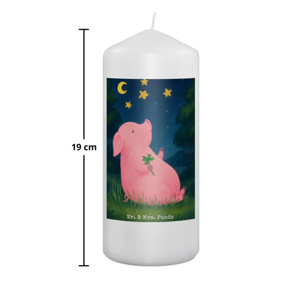 Kerze Schwein Glück Design Kerze Für Weihnachten, Kerze Mit Duft, Fair-Trade-Kerze, Dinnerkerze, Tischkerze, Kerze, Kerze Ohne Duft, Duftkerze, Metall-Kerze, Stabkerze, Sojawachskerze, Kerze Für Kommunion, Blockkerze, Kerze Mit Fotoeinleger, Kerze Für Hochzeit, Handgegossene Kerze, Trauerkerze, Kerze Für Geburtstag, Glas-Kerze, Grabkerze, Kerze Mit Gravur, Tafelkerze, Kerze Für Advent, Kerze Als Gastgeschenk, Kerze Für Ostern, Kerze Mit Namensgravur, Votivkerze, Kerze Mit Spruch, Stumpenkerze, Bio-Kerze, Handgemachte Kerze, Andachtskerze, Gedenkkerze, Kerze Für Firmung, Teelicht, Kerze Mit Motiv, Grablicht, Dinnerkerzenpaar, Laternenkerze, Stearin­kerze, Gartenkerze, Streukerze, Outdoor-Kerze, Kerze Mit Prägung, Stumpenkerzen-Set, Kerze Für Taufe, Tiermotive, Gute Laune, lustige Sprüche, Tiere, Ziele, Glücksschwein. Glück, Träume, Schwein, Sterne, Schweinchen, Sernchen, Glücksbringer, Motivation
