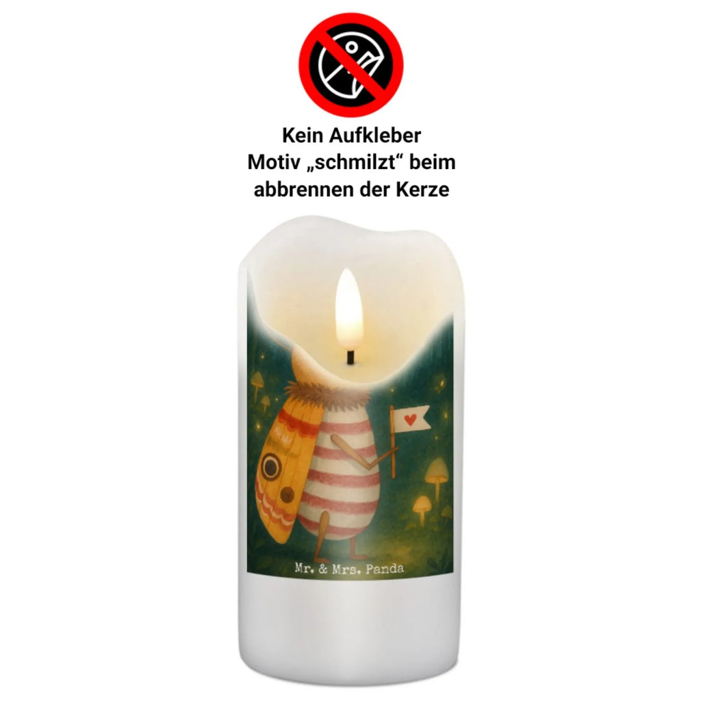 Kerze Nachtfalter Fähnchen Design Kerze Mit Fotoeinleger, Handgemachte Kerze, Trauerkerze, Stumpenkerzen-Set, Andachtskerze, Tafelkerze, Kerze Mit Motiv, Kerze Für Kommunion, Sojawachskerze, Kerze Für Ostern, Gartenkerze, Kerze, Teelicht, Outdoor-Kerze, Kerze Als Gastgeschenk, Metall-Kerze, Kerze Für Geburtstag, Fair-Trade-Kerze, Kerze Für Weihnachten, Kerze Für Advent, Glas-Kerze, Grablicht, Blockkerze, Kerze Mit Prägung, Laternenkerze, Kerze Für Taufe, Kerze Mit Spruch, Votivkerze, Kerze Mit Duft, Handgegossene Kerze, Stabkerze, Kerze Für Firmung, Stearin­kerze, Kerze Ohne Duft, Stumpenkerze, Bio-Kerze, Kerze Mit Namensgravur, Kerze Mit Gravur, Grabkerze, Kerze Für Hochzeit, Duftkerze, Dinnerkerzenpaar, Streukerze, Dinnerkerze, Gedenkkerze, Tischkerze, Tiermotive, Gute Laune, lustige Sprüche, Tiere, Spruch lustig, Spruch witzig, Nachtfalter, süß, niedlich, Küche Deko, Was kostet die Welt, Käfer