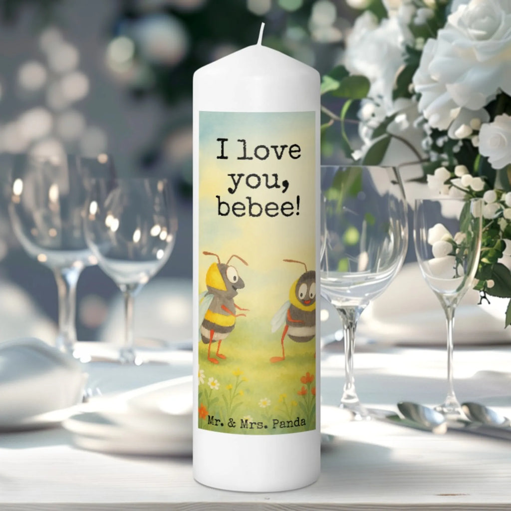 Kerze Bienen Paar Design Kerze Für Advent, Kerze, Kerze Für Weihnachten, Outdoor-Kerze, Stumpenkerzen-Set, Duftkerze, Kerze Für Ostern, Stumpenkerze, Tischkerze, Kerze Für Firmung, Kerze Mit Gravur, Stabkerze, Kerze Mit Motiv, Trauerkerze, Kerze Mit Duft, Handgemachte Kerze, Dinnerkerzenpaar, Fair-Trade-Kerze, Kerze Für Geburtstag, Kerze Mit Fotoeinleger, Tafelkerze, Stearin­kerze, Votivkerze, Blockkerze, Teelicht, Gedenkkerze, Grablicht, Metall-Kerze, Kerze Ohne Duft, Gartenkerze, Laternenkerze, Kerze Für Kommunion, Streukerze, Kerze Als Gastgeschenk, Kerze Für Hochzeit, Kerze Mit Namensgravur, Grabkerze, Kerze Mit Spruch, Sojawachskerze, Dinnerkerze, Bio-Kerze, Handgegossene Kerze, Kerze Für Taufe, Glas-Kerze, Andachtskerze, Kerze Mit Prägung, Liebe, Partner, Freund, Freundin, Ehemann, Ehefrau, Heiraten, Verlobung, Heiratsantrag, Liebesgeschenk, Jahrestag, Hocheitstag, Geschenk für Frauen, Geschenk für Partner, Geschenk für Freundin, Valentinstag, Hochzeitstag, Schildkröten, verliebte Schildkröten, für Ehemann, für Männer, Mitbringsel, Liebesbeweis
