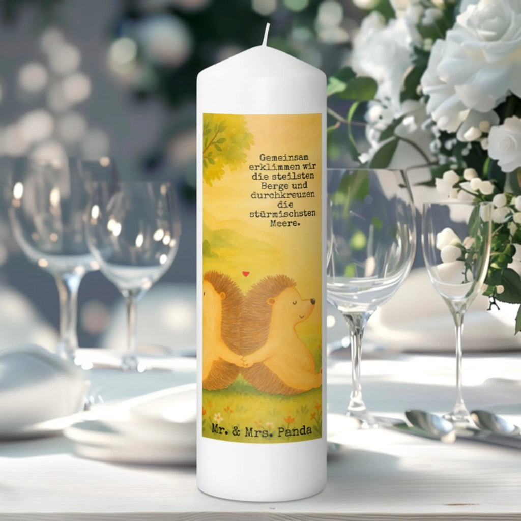 Kerze Igel händchenhaltend Design Kerze Für Weihnachten, Stearin­kerze, Kerze Mit Namensgravur, Metall-Kerze, Kerze Für Ostern, Stabkerze, Streukerze, Kerze Für Kommunion, Outdoor-Kerze, Kerze Ohne Duft, Handgemachte Kerze, Grabkerze, Kerze Mit Fotoeinleger, Gartenkerze, Dinnerkerze, Teelicht, Dinnerkerzenpaar, Kerze Mit Spruch, Andachtskerze, Kerze Mit Motiv, Kerze Für Firmung, Laternenkerze, Grablicht, Stumpenkerzen-Set, Duftkerze, Tafelkerze, Kerze, Kerze Mit Duft, Bio-Kerze, Kerze Für Geburtstag, Trauerkerze, Stumpenkerze, Votivkerze, Handgegossene Kerze, Kerze Als Gastgeschenk, Gedenkkerze, Blockkerze, Kerze Mit Prägung, Sojawachskerze, Tischkerze, Kerze Für Hochzeit, Fair-Trade-Kerze, Kerze Mit Gravur, Glas-Kerze, Kerze Für Taufe, Kerze Für Advent, Liebe, Partner, Freund, Freundin, Ehemann, Ehefrau, Heiraten, Verlobung, Heiratsantrag, Liebesgeschenk, Jahrestag, Hocheitstag, Liebesbeweis, Igel, Lieblingsmensch, Igelliebe, Gemeinsamkeit, Geschenk für zwei, große Liebe, Hand in Hand, Hochzeit, Liebesbotschaft, Love