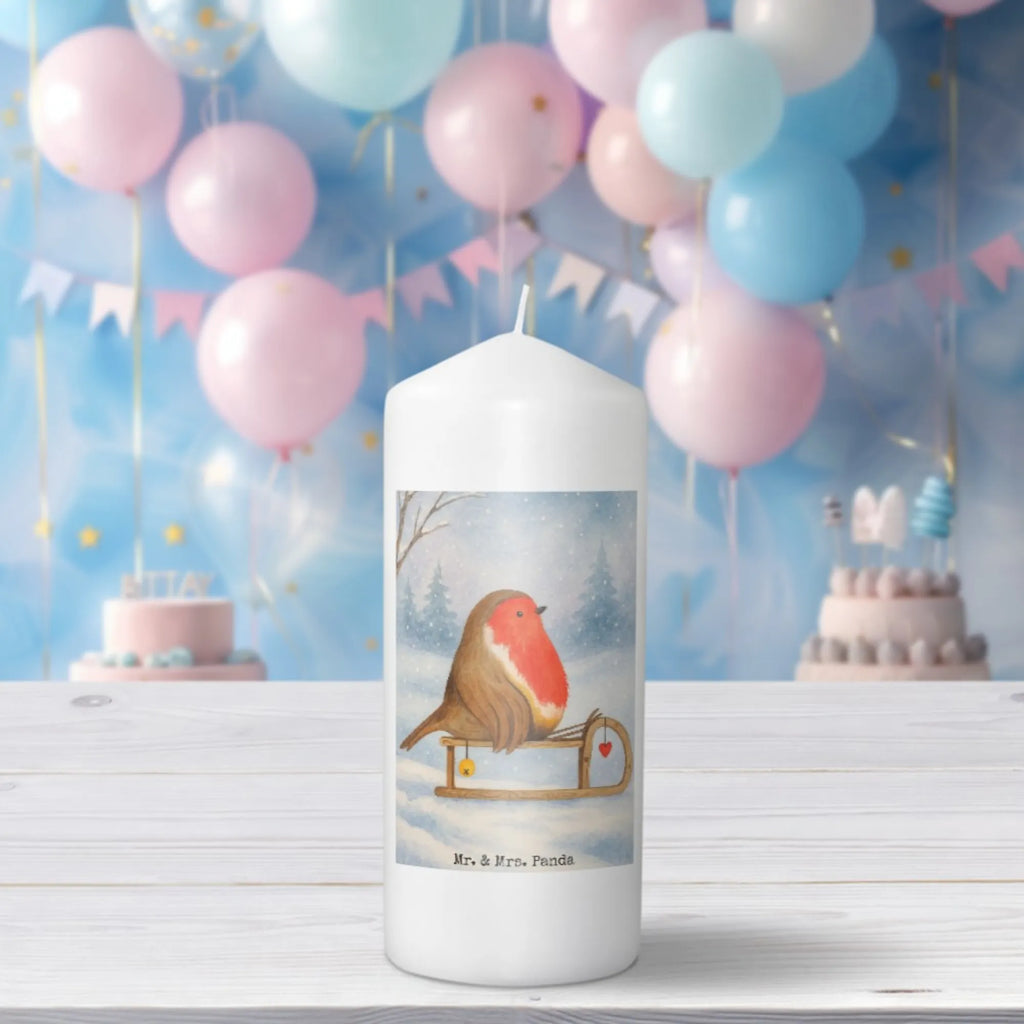 Kerze Rotkehlchen Schlitten Design Kerze Ohne Duft, Kerze, Kerze Für Geburtstag, Grabkerze, Tischkerze, Kerze Für Taufe, Fair-Trade-Kerze, Kerze Mit Namensgravur, Dinnerkerzenpaar, Stearin­kerze, Teelicht, Streukerze, Kerze Als Gastgeschenk, Kerze Mit Spruch, Kerze Für Firmung, Kerze Für Hochzeit, Kerze Für Kommunion, Kerze Mit Fotoeinleger, Grablicht, Votivkerze, Glas-Kerze, Duftkerze, Stumpenkerze, Laternenkerze, Handgegossene Kerze, Stumpenkerzen-Set, Kerze Mit Duft, Handgemachte Kerze, Kerze Mit Motiv, Tafelkerze, Stabkerze, Blockkerze, Outdoor-Kerze, Kerze Für Weihnachten, Kerze Für Advent, Metall-Kerze, Gartenkerze, Andachtskerze, Kerze Für Ostern, Dinnerkerze, Trauerkerze, Sojawachskerze, Kerze Mit Gravur, Gedenkkerze, Kerze Mit Prägung, Bio-Kerze, Winter, Weihnachten, Weihnachtsdeko, Nikolaus, Advent, Heiligabend, Wintermotiv, Vogel, Schlitten